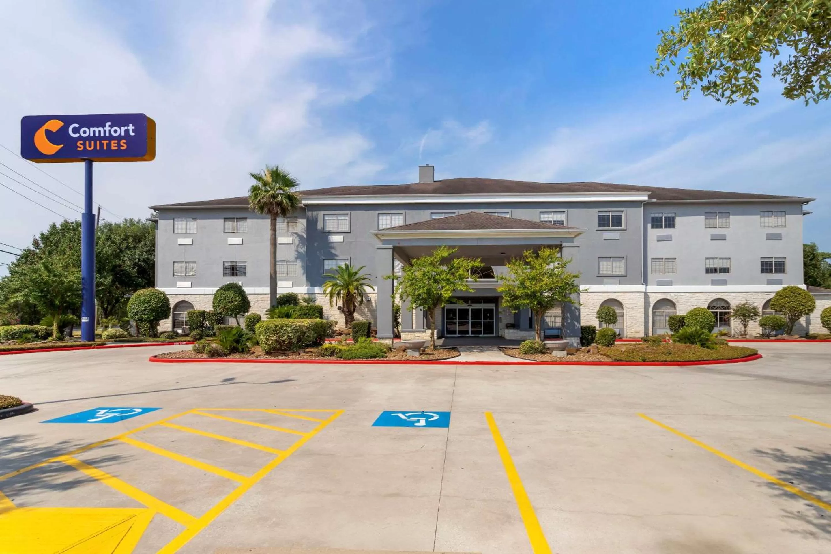 Property building in Comfort Suites Kingwood, Humble, New Caney, Houston IAH Airport
