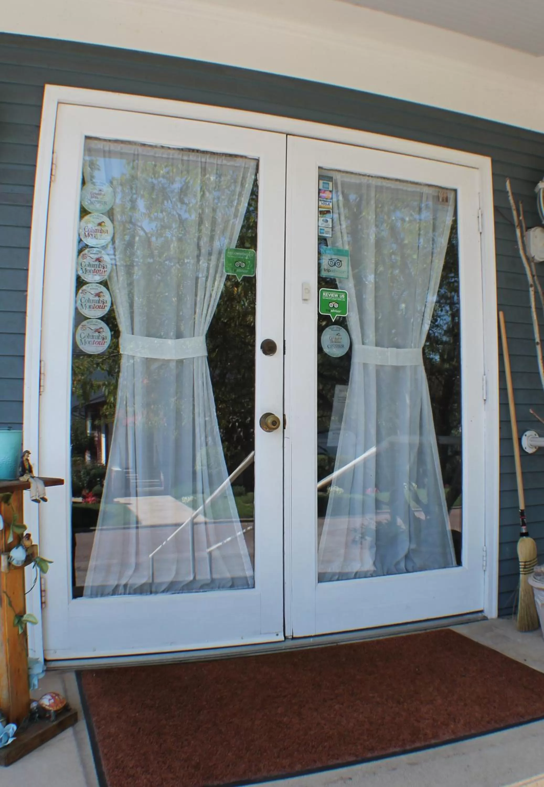 Facade/entrance in The White Birch Inn
