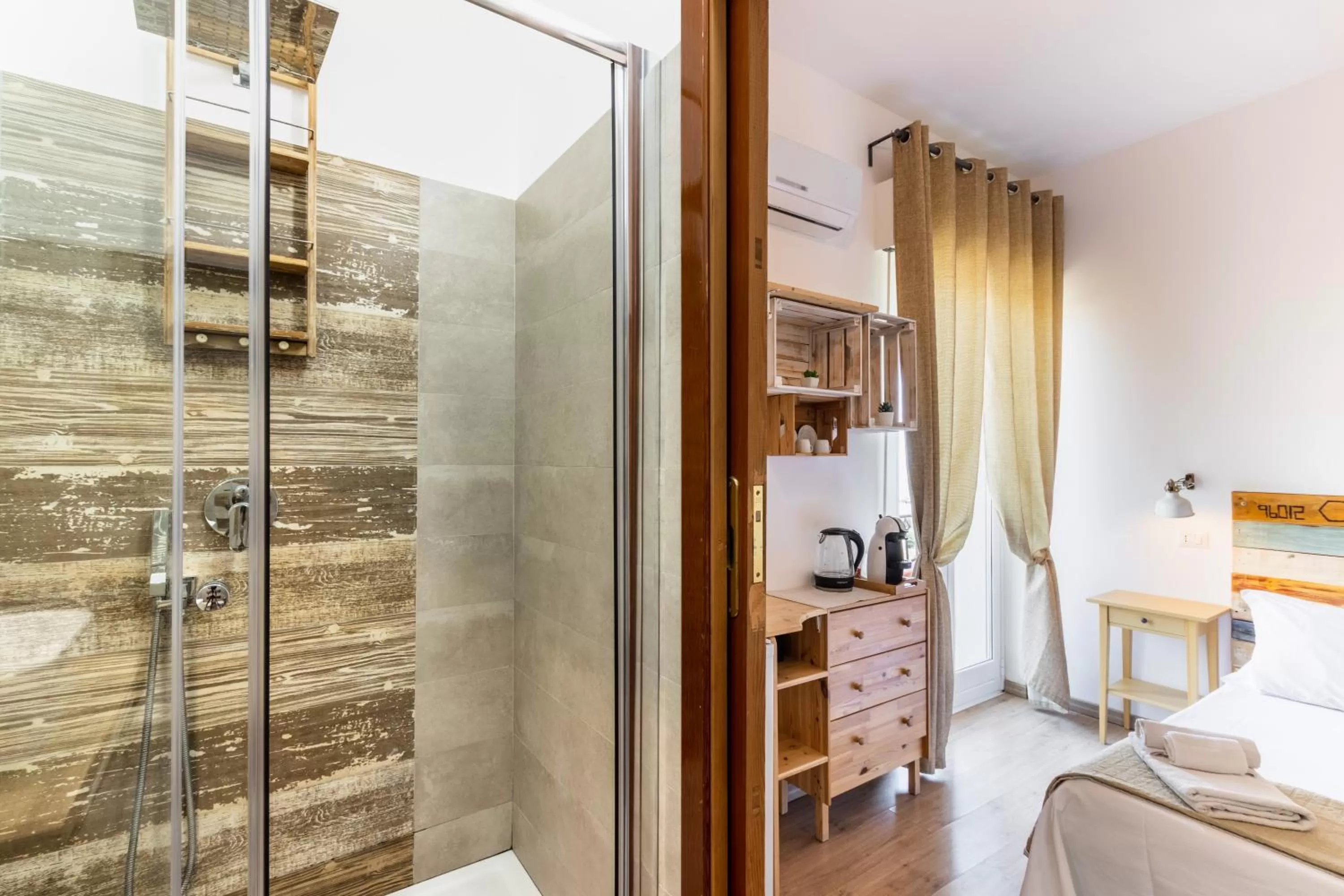 Bathroom, Bed in Pantanello Rooms Avola