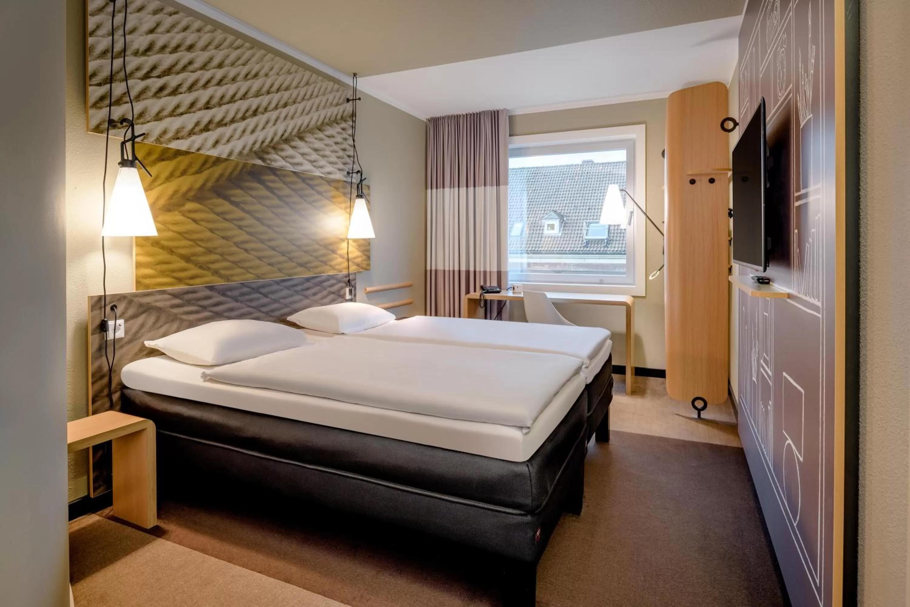 Photo of the whole room, Bed in Ibis Münster City