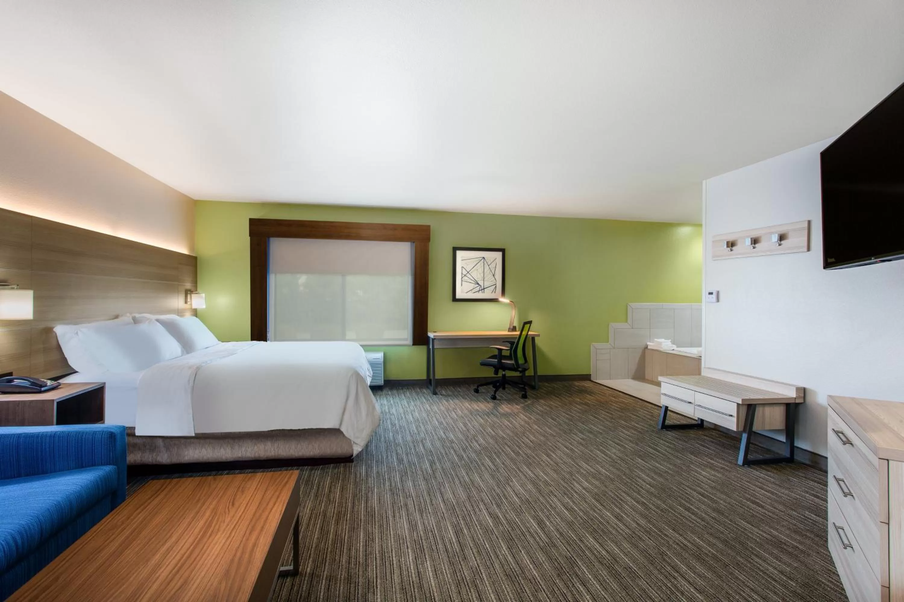 Bedroom, Bed in Holiday Inn Express Hotel & Suites Lewisburg by IHG