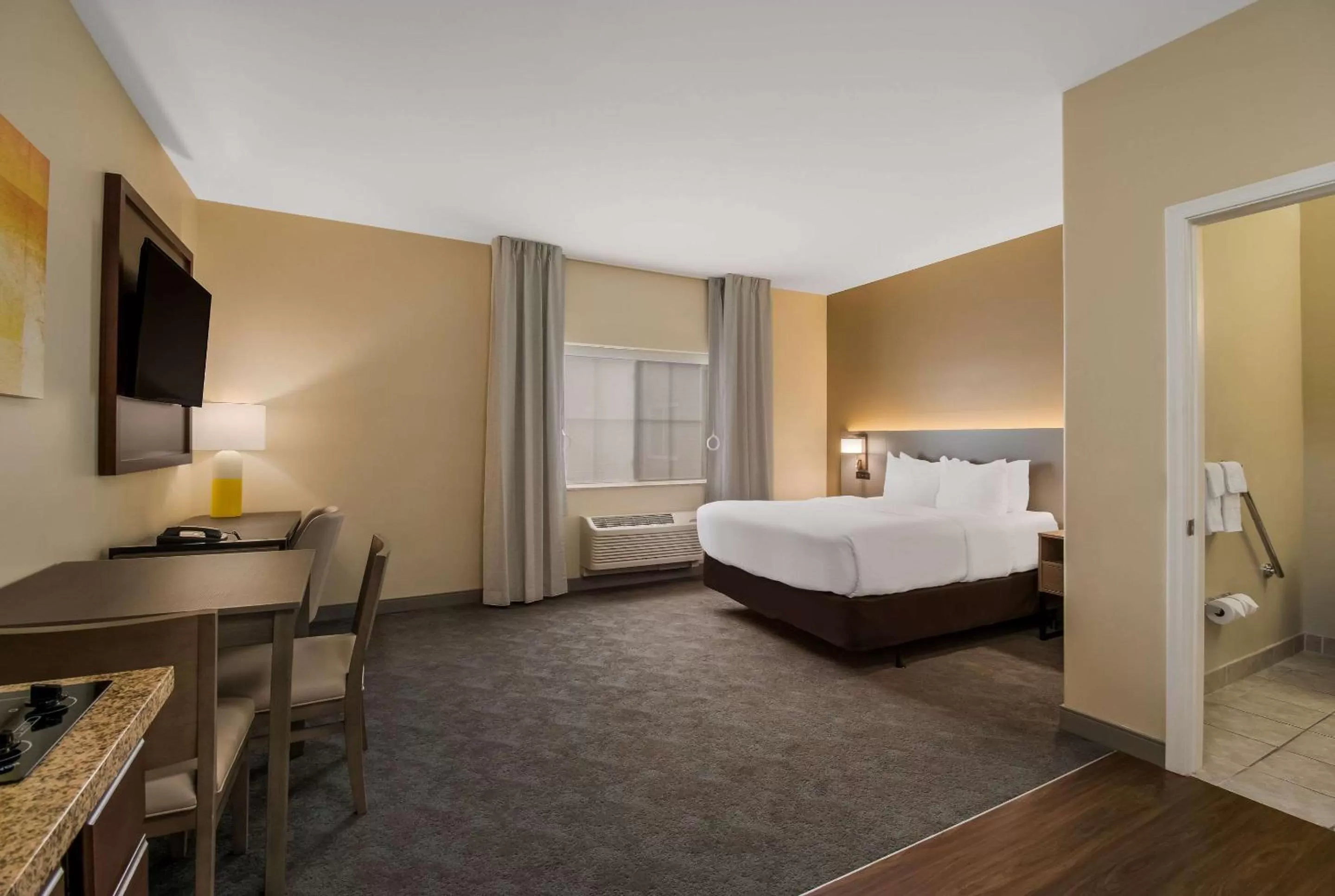 Bedroom, Bed in Comfort Inn & Suites Barnesville - Frackville