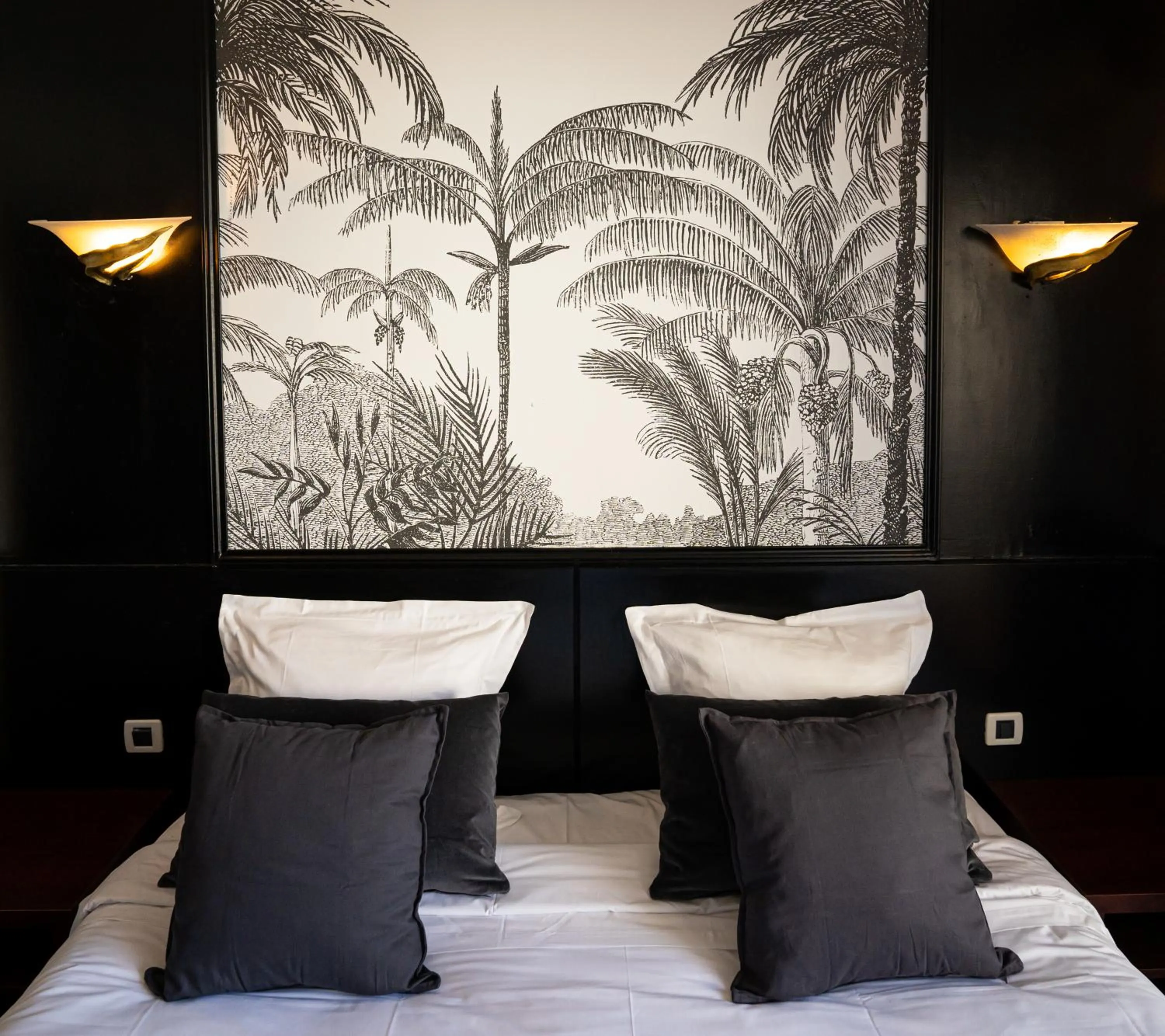 Photo of the whole room, Bed in Hôtel Gallia Cannes