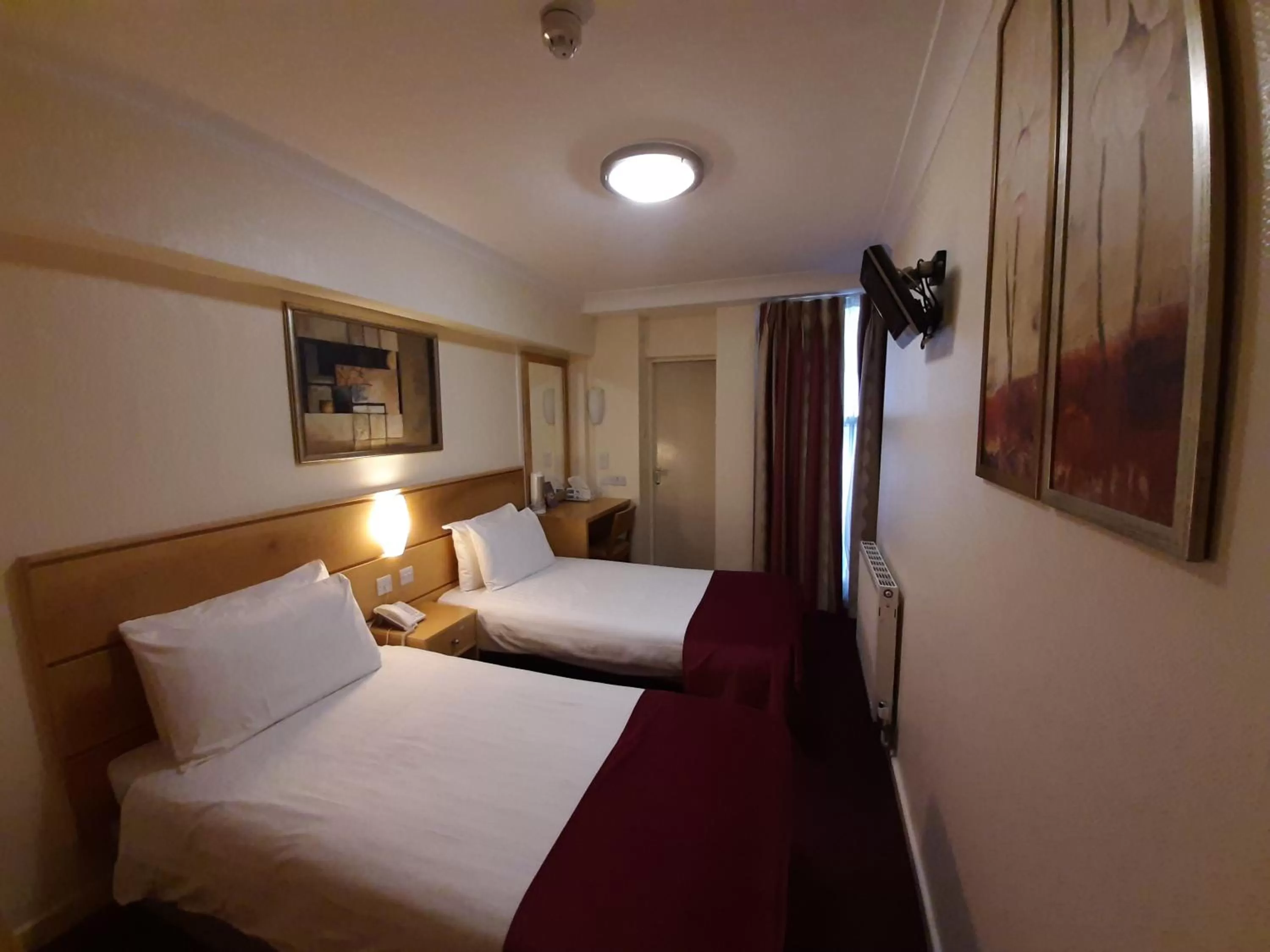 Photo of the whole room, Bed in Americana Hotel