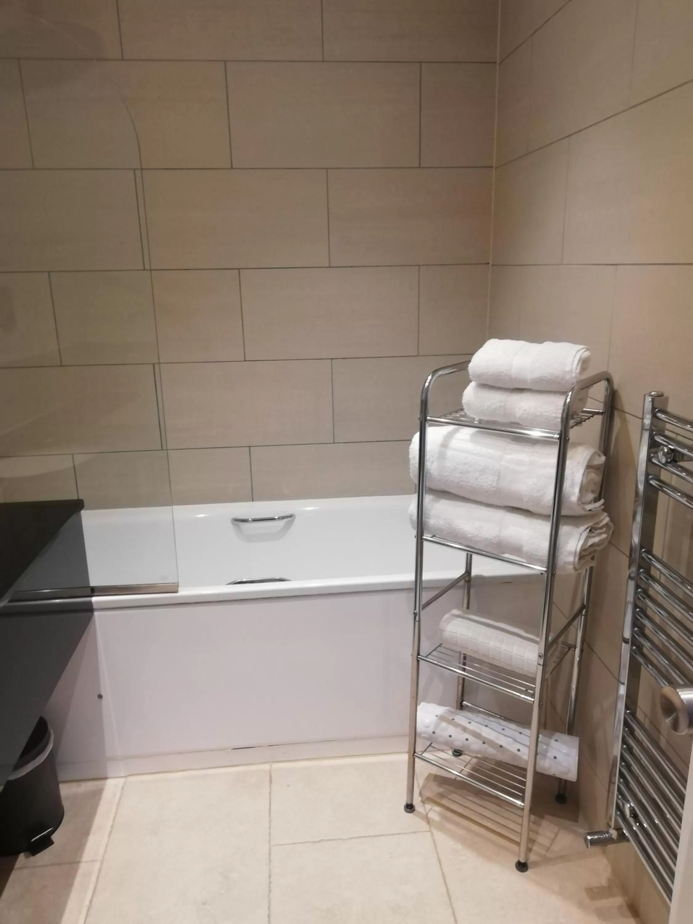 Bathroom in Cliff Hotel