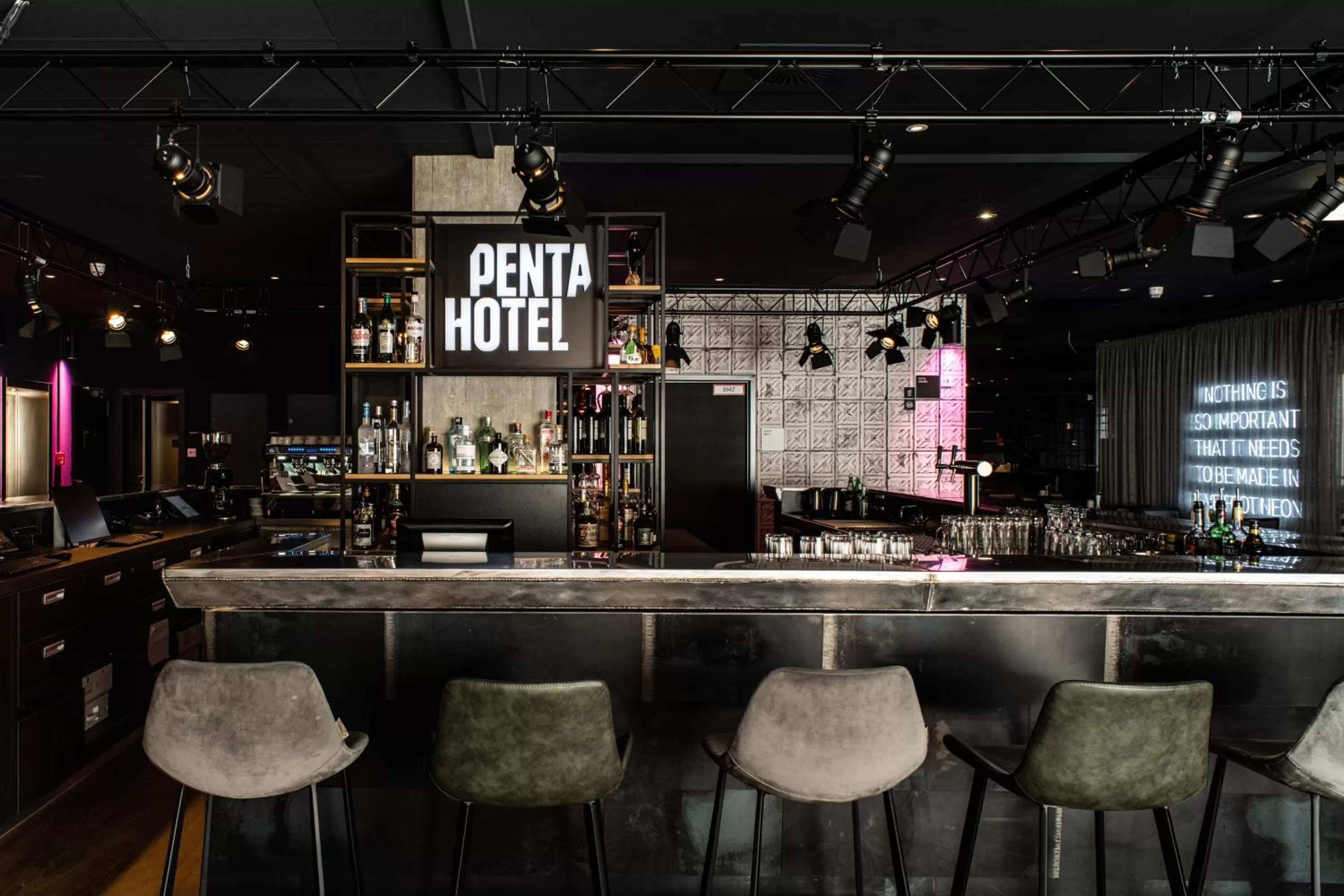 Lobby or reception in Pentahotel Bremen