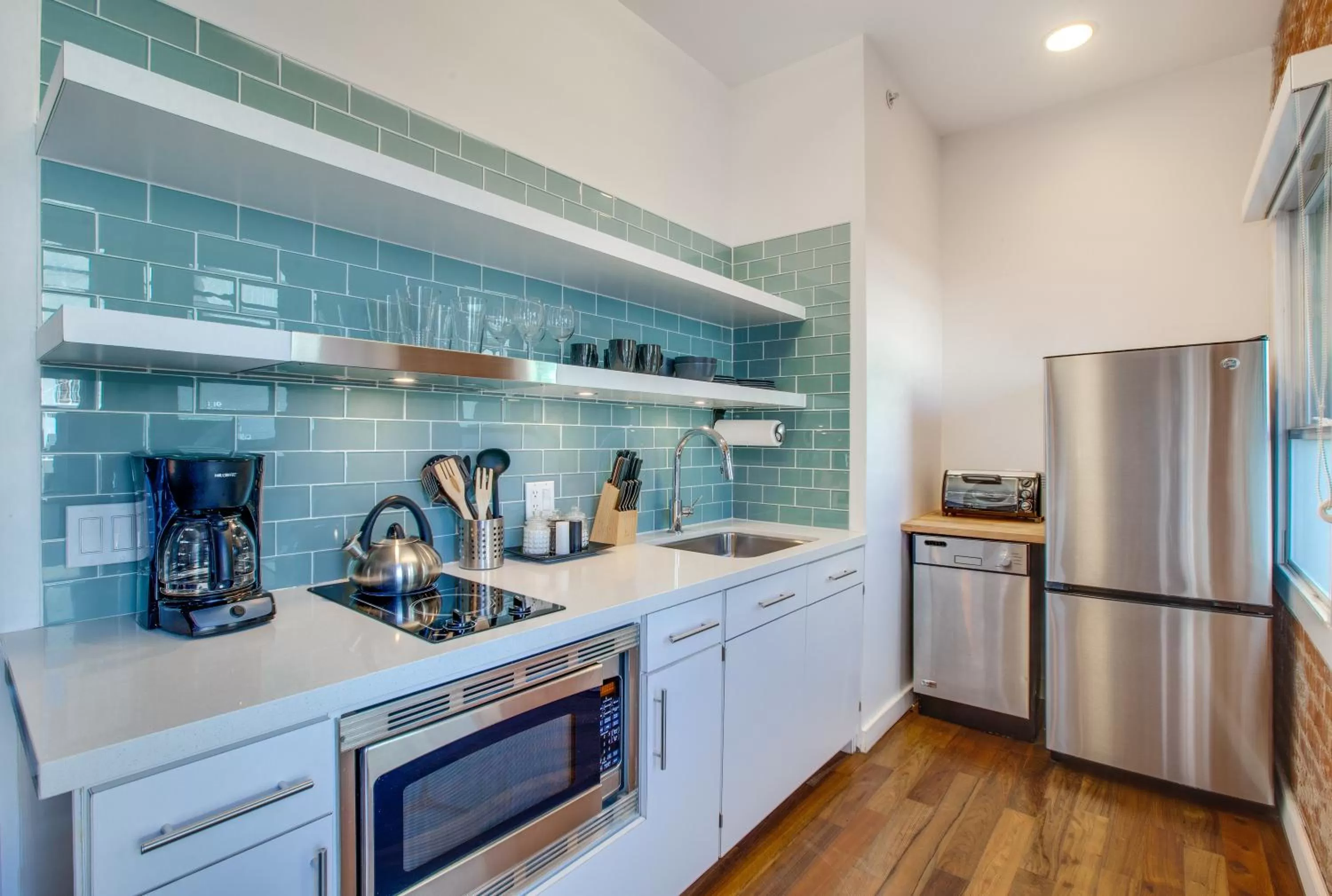 Coffee/tea facilities in Venice Breeze Suites