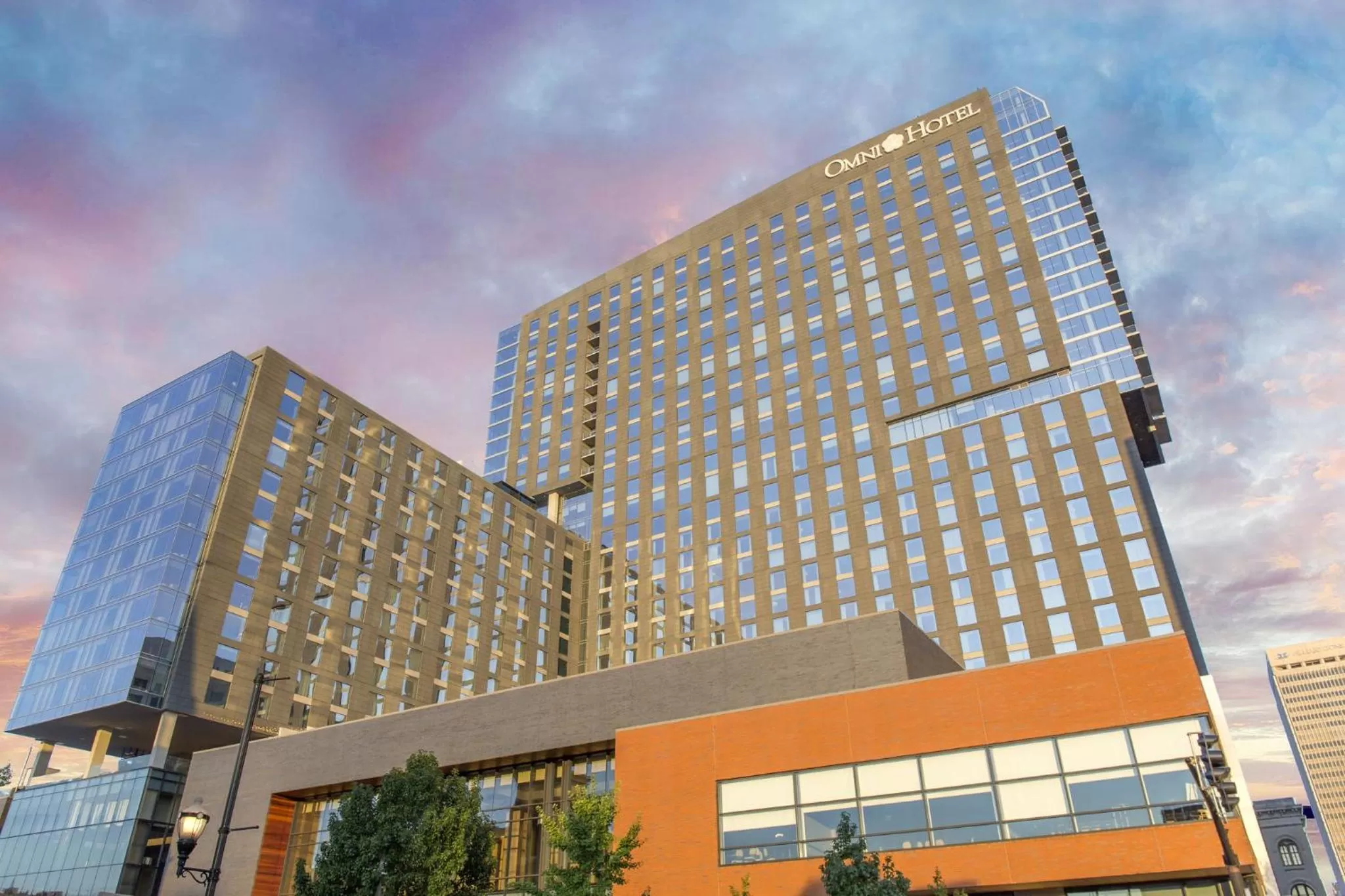Property building in Omni Louisville Hotel