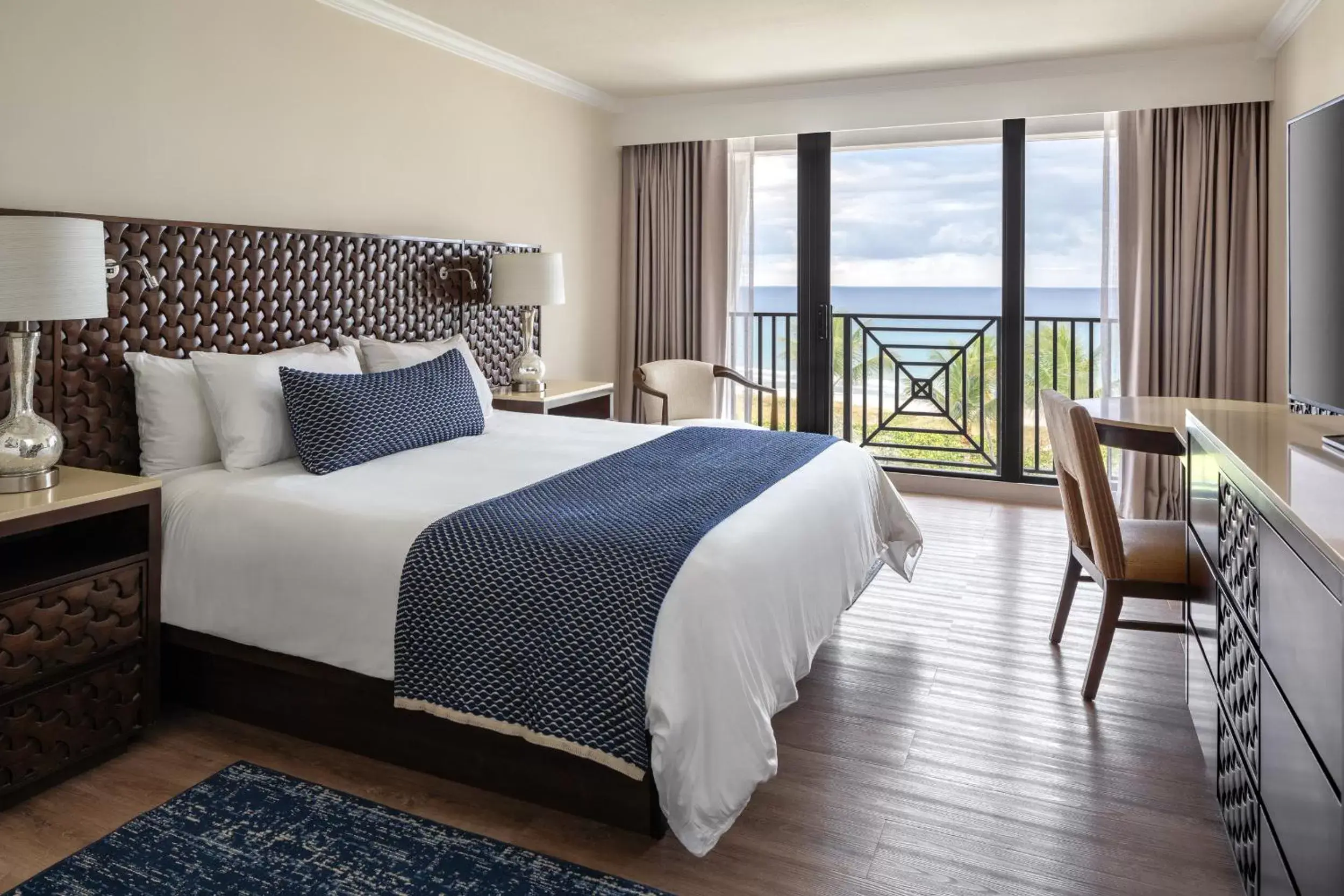 One King Bed with Ocean View in Opal Grand Oceanfront Resort & Spa One King Bed with Ocean View in Opal Grand Oceanfront Resort & Spa