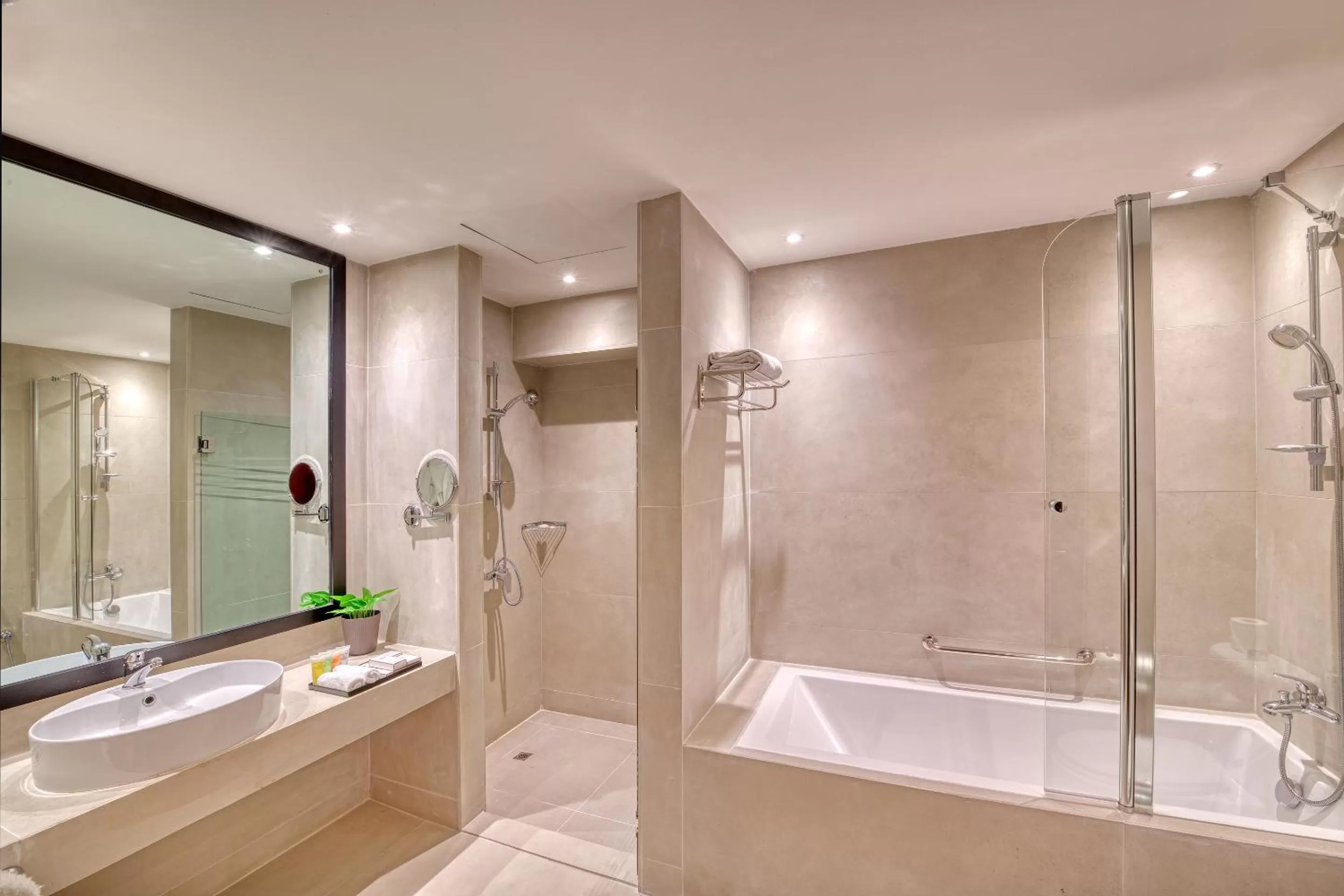 Bathroom in Majestic City Retreat Hotel