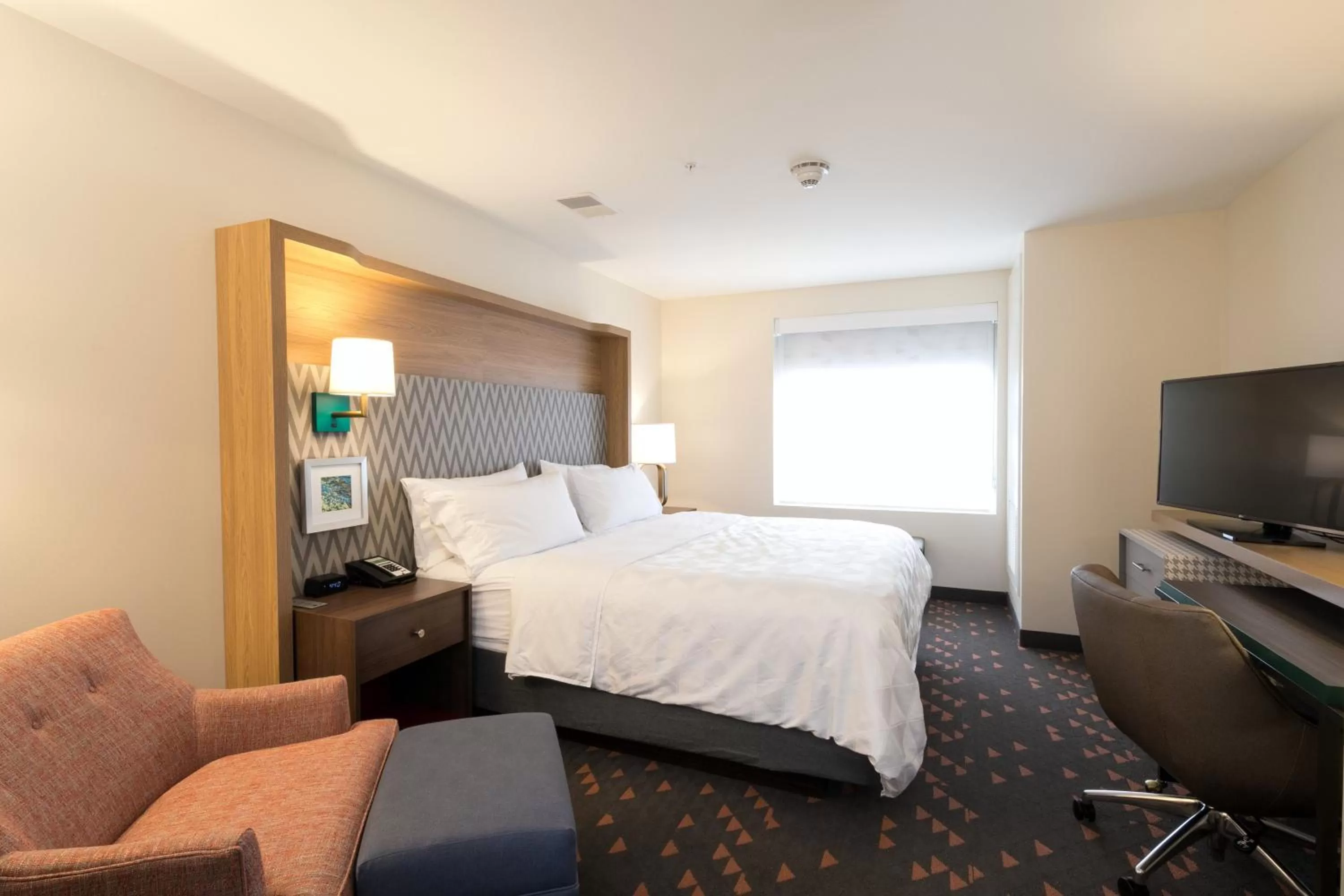 Photo of the whole room, Bed in Holiday Inn - Kalamazoo West by IHG