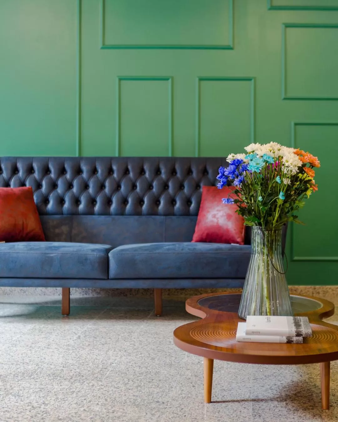 Communal lounge/ TV room in Hotel BLOOM Batumi