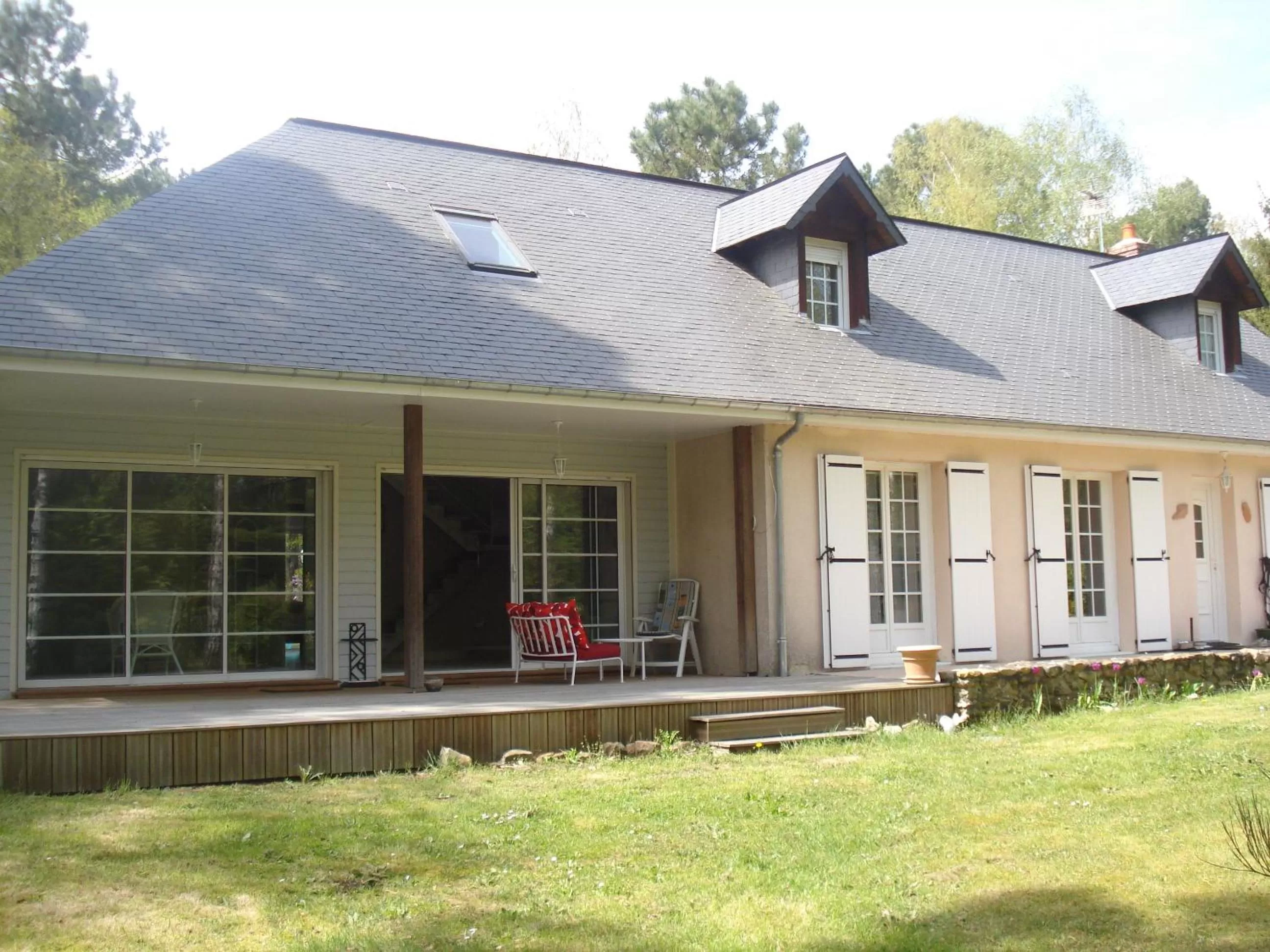 Patio, Property Building in B&B La Forêt de Charmeuse