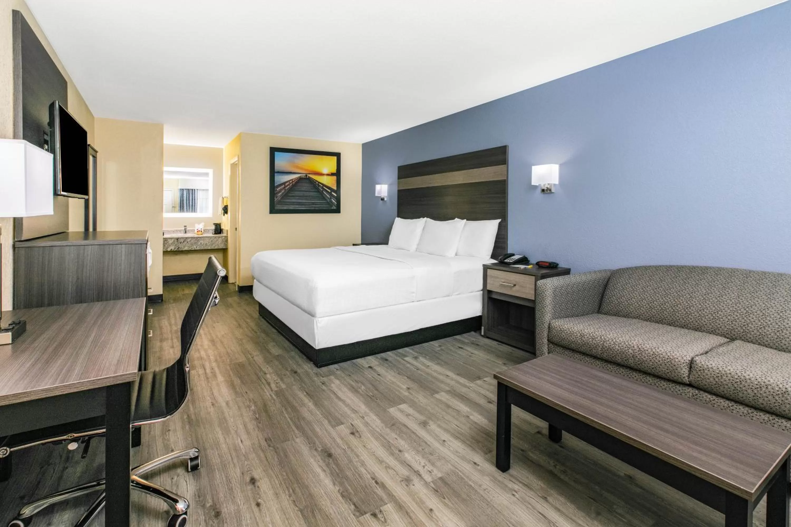 TV and multimedia, Bed in Days Inn by Wyndham Waco Near Downtown University