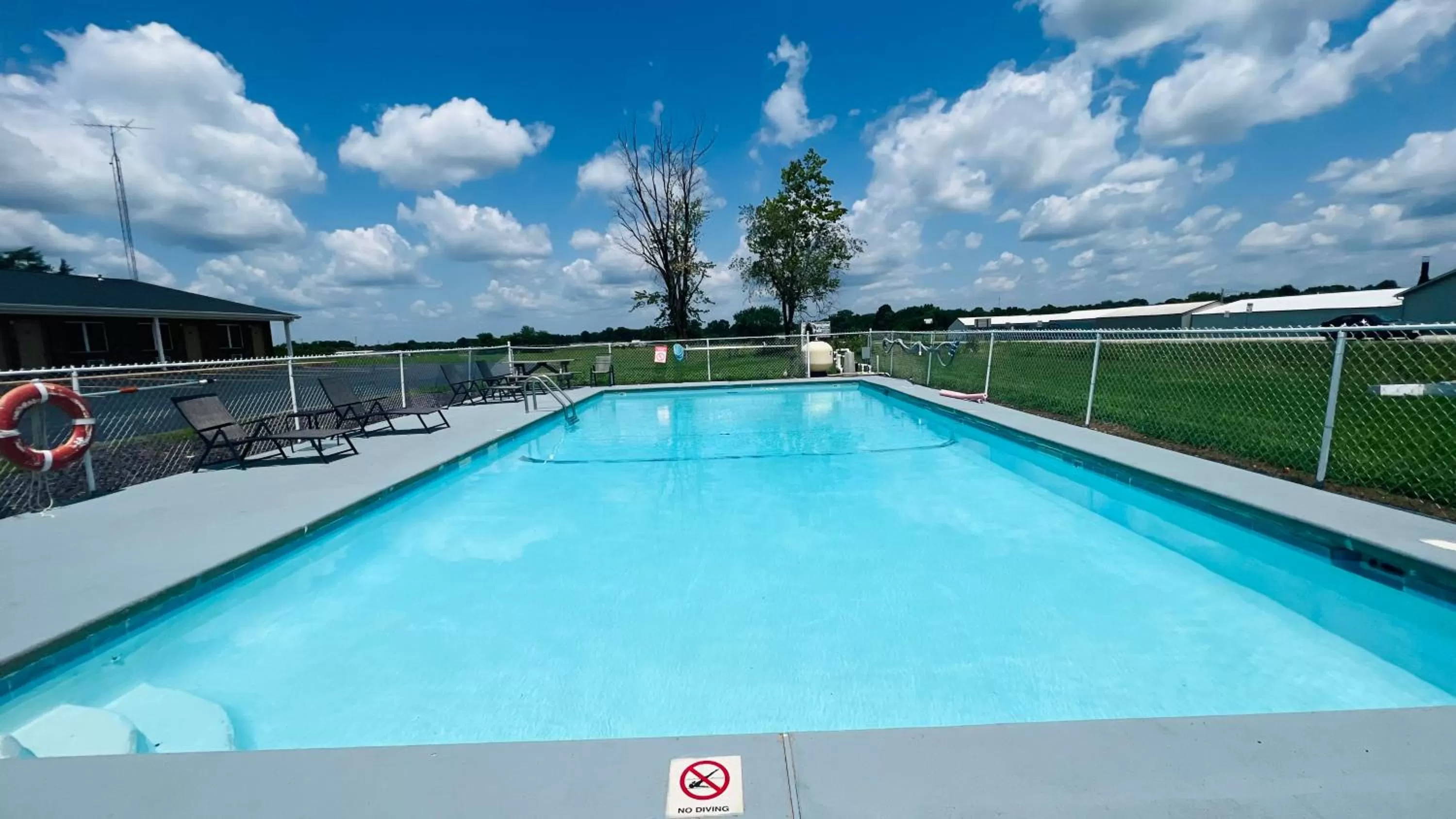 Day in Country Inn - Licking