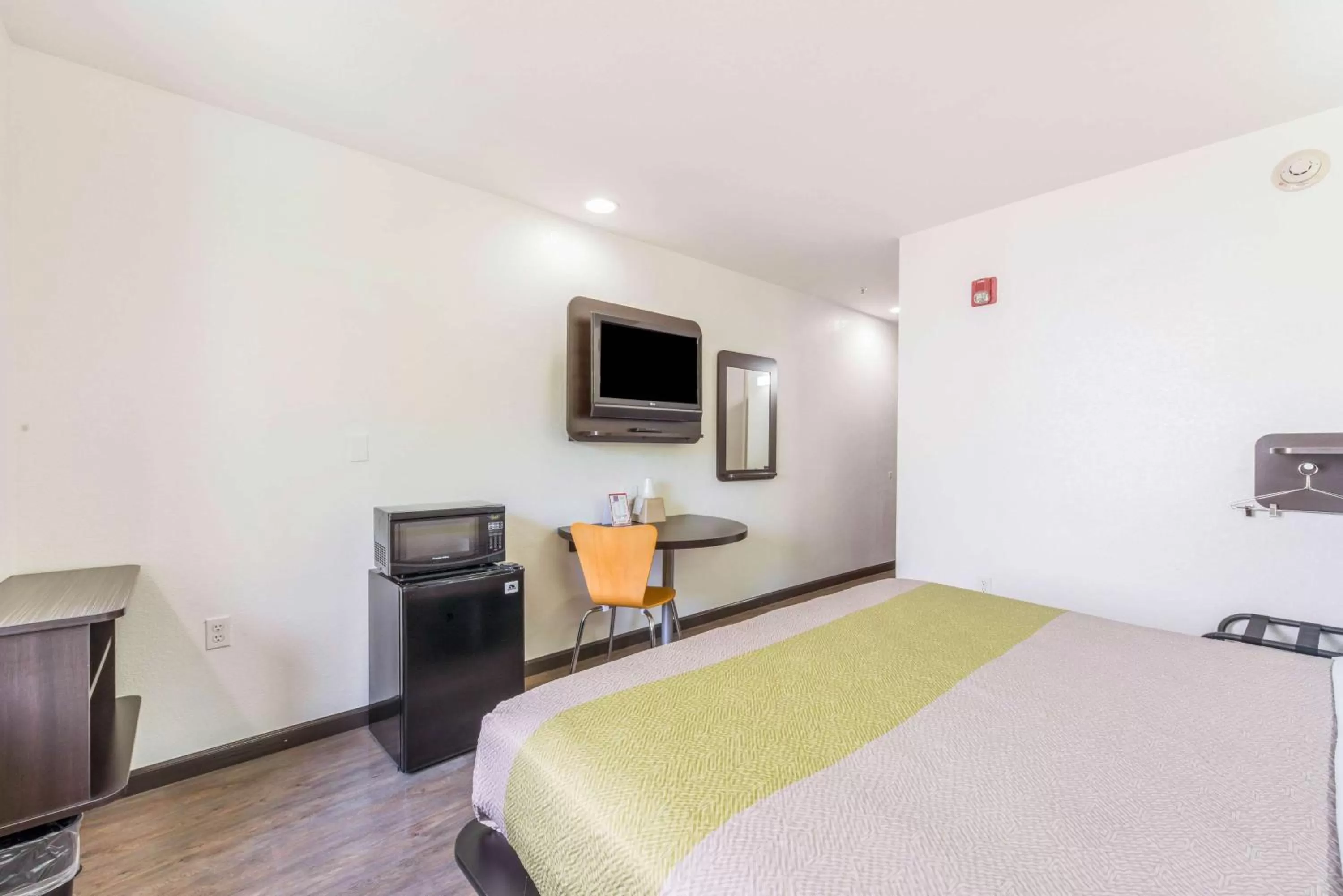 Bedroom, Bed in Motel 6-Gastonia Charlotte I-85