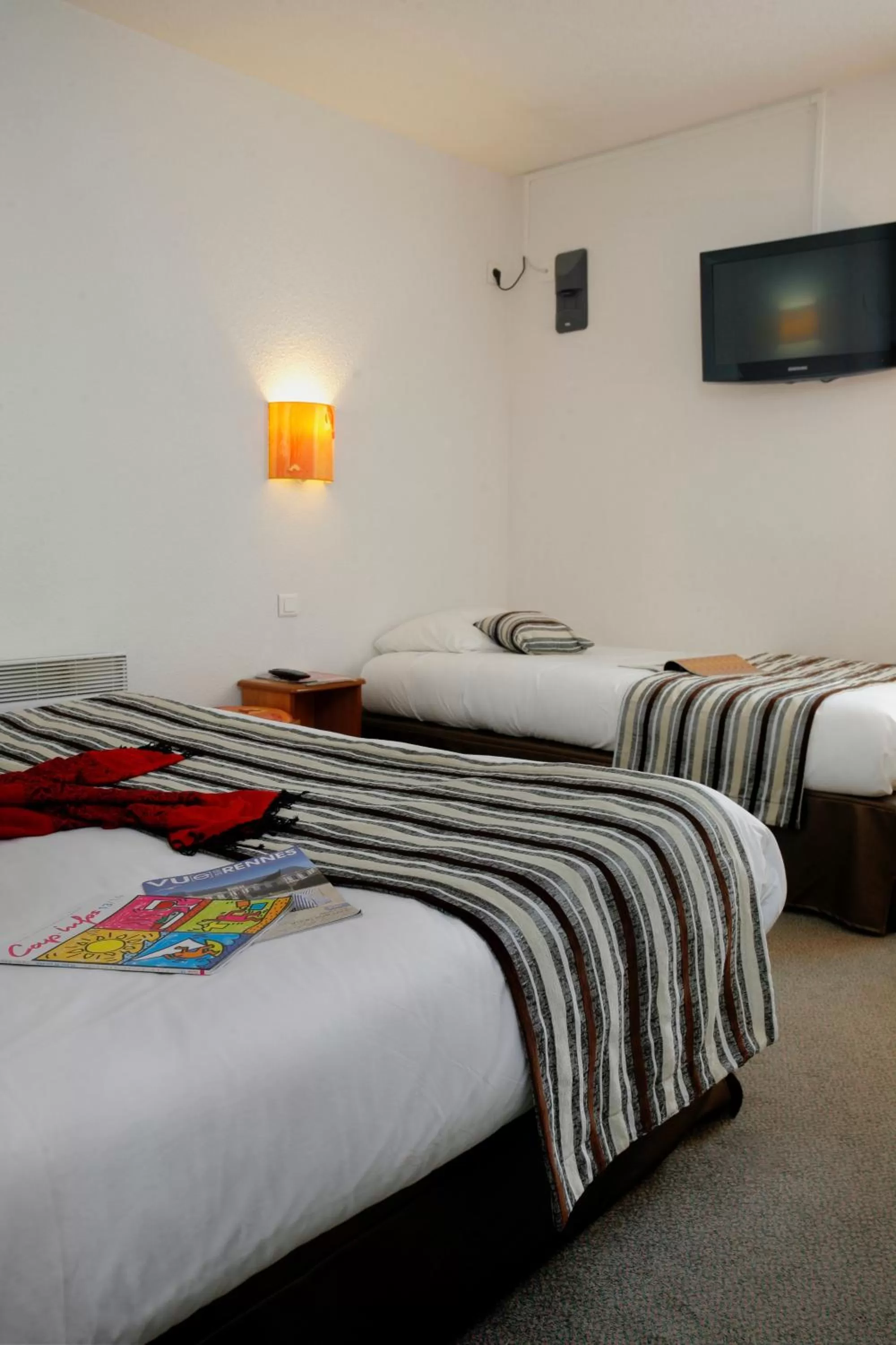 Photo of the whole room, Bed in Hôtel Novalis Quimperlé