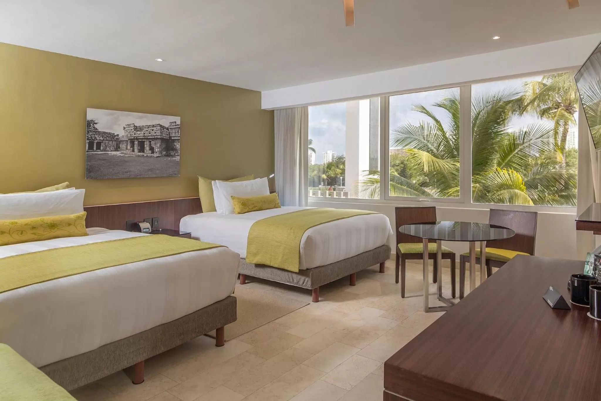 Photo of the whole room, Bed in Presidente InterContinental Cancun Resort
