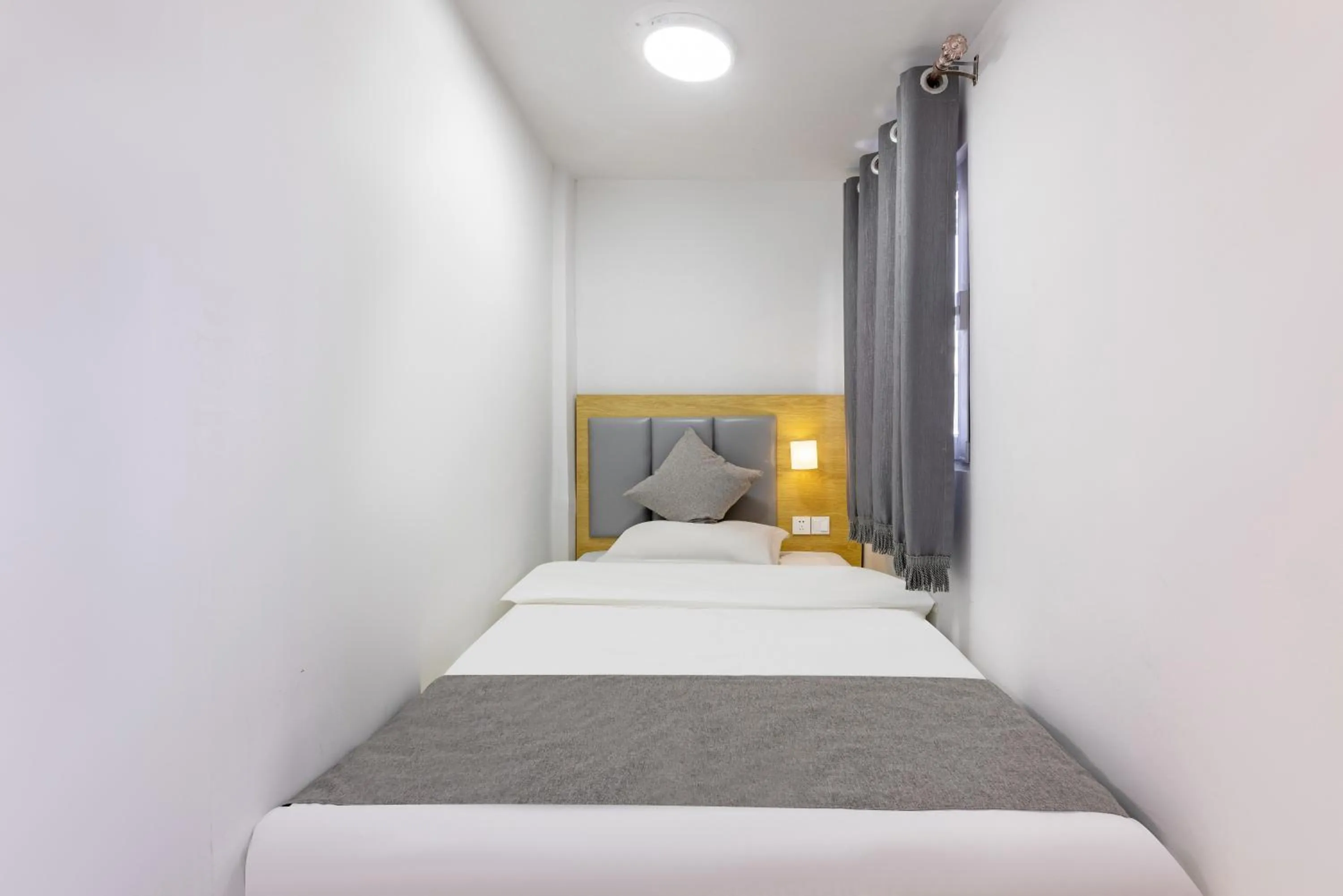 Photo of the whole room, Bed in Happy Dragon.Backpackers Hostel