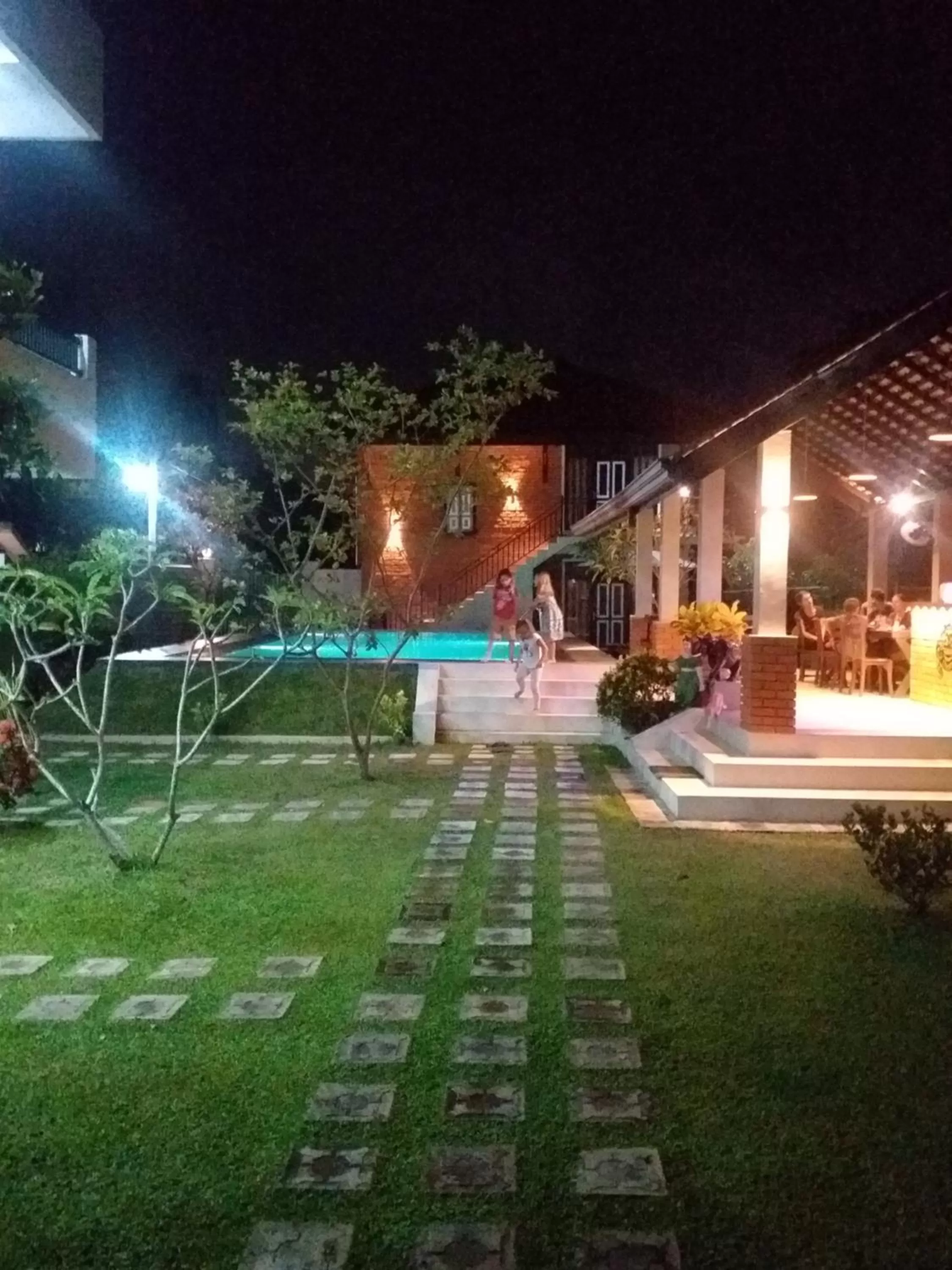 Restaurant/places to eat, Swimming Pool in Green Wood Villa Negombo