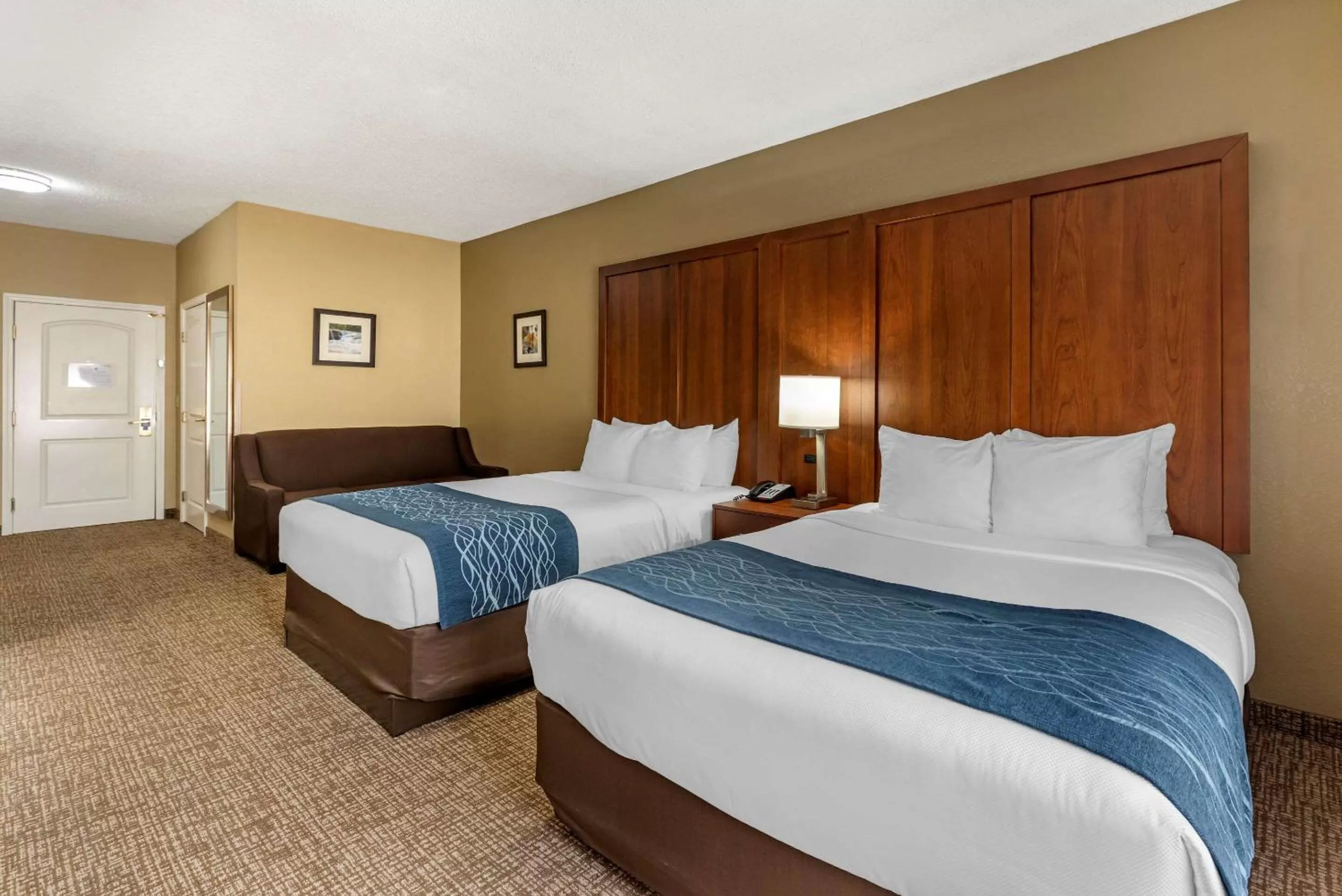 Photo of the whole room, Bed in Comfort Inn & Suites El Dorado