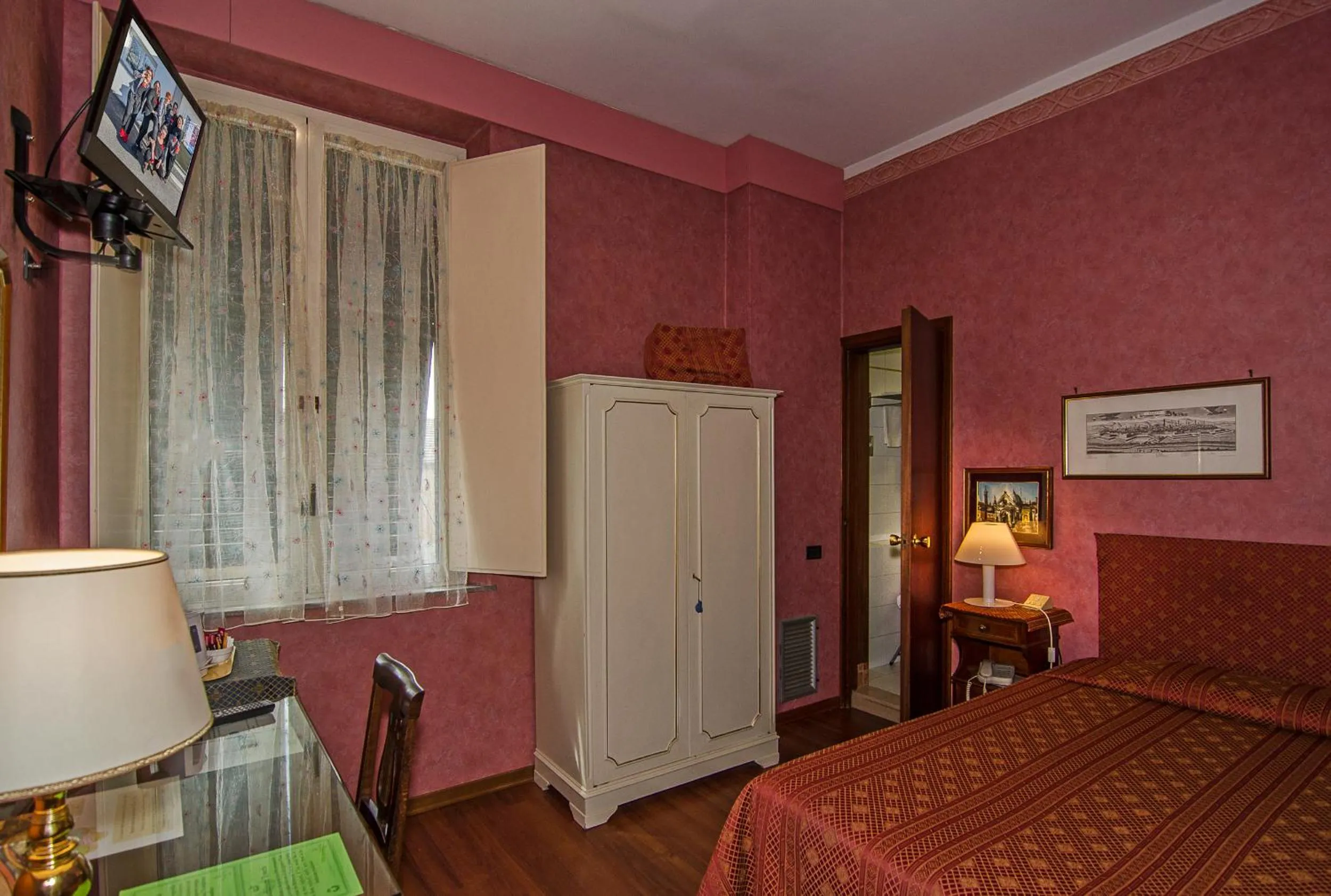 Bathroom, Bed in Hotel Rex