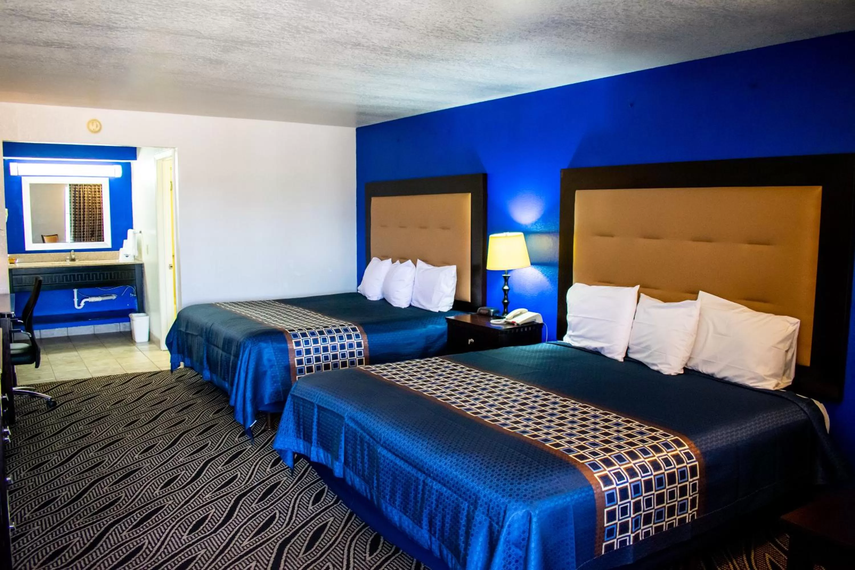 Bed in Blue Jay Inn & Suites