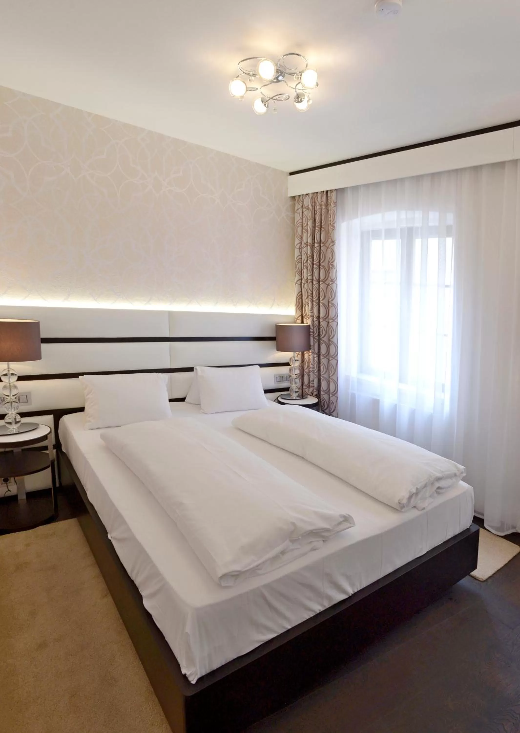 Bedroom, Bed in Hotel Grand