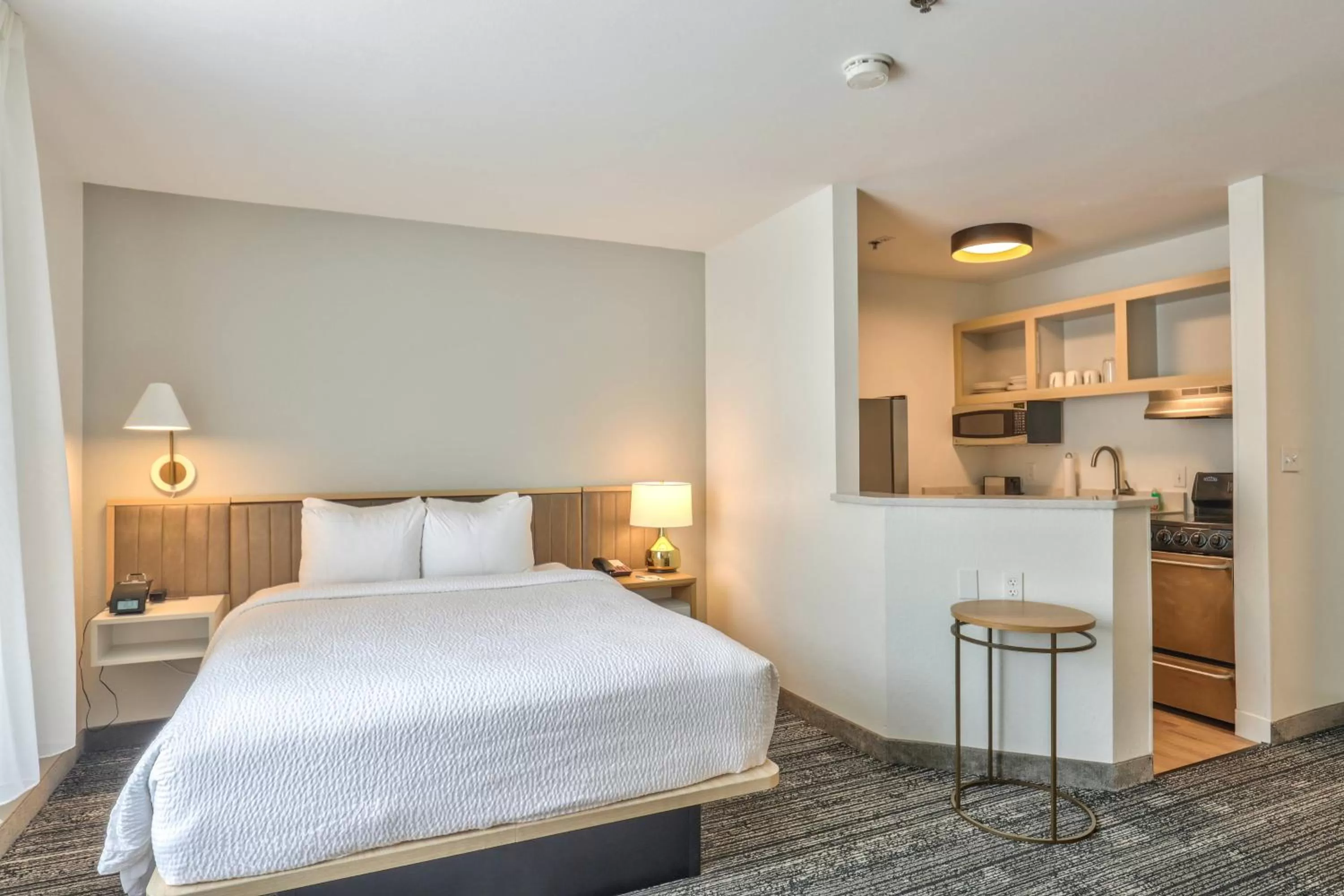 Queen Studio with Sofa Bed in Alluxsuites at 1876, an Ascend Collection Hotel