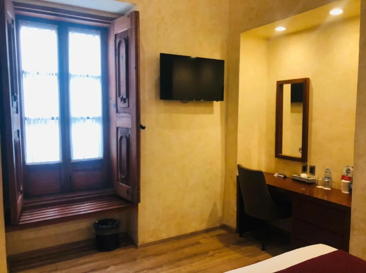 Photo of the whole room in Hotel Madero