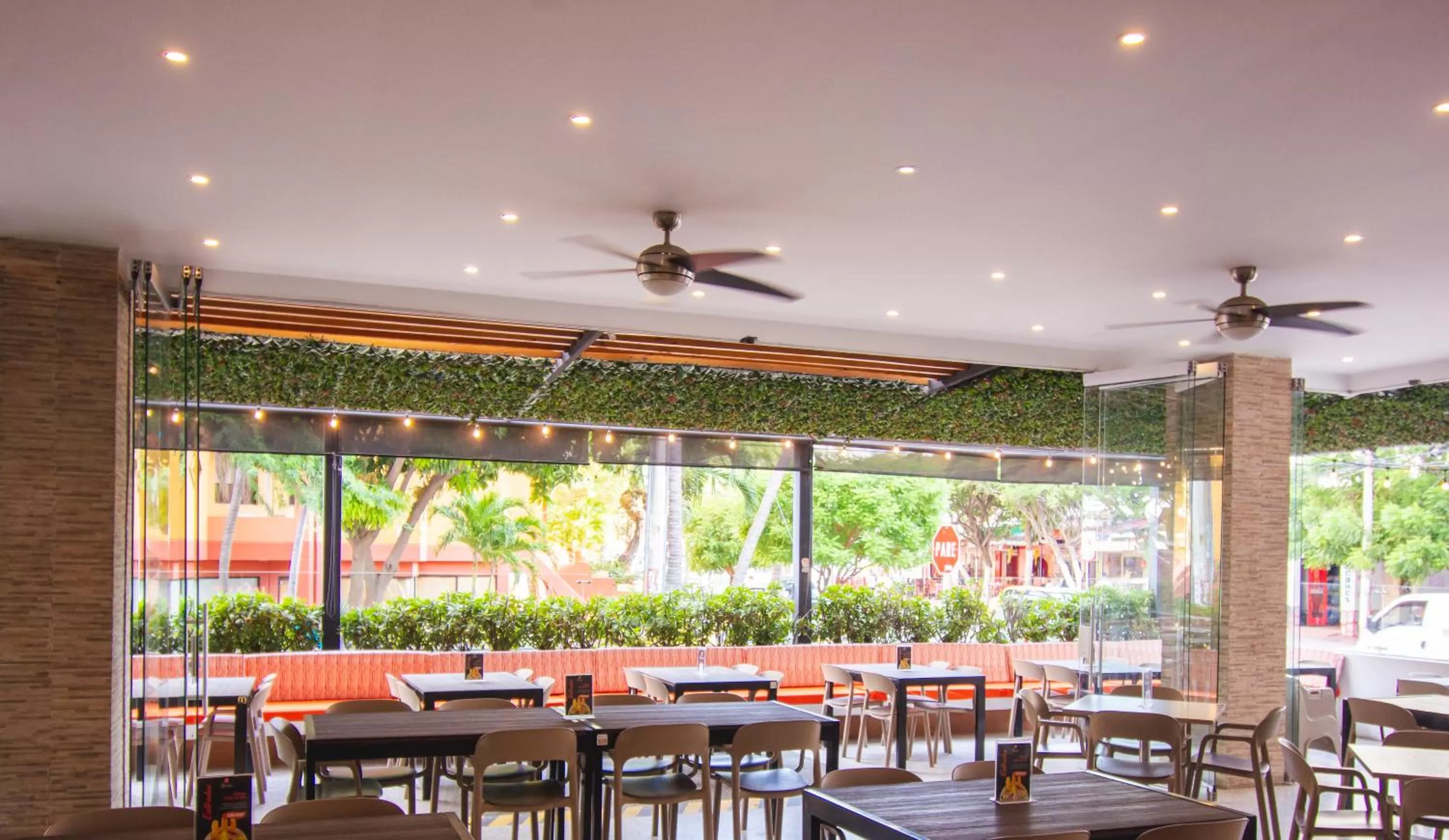 Restaurant/places to eat in Hotel Portobahia Santa Marta Rodadero