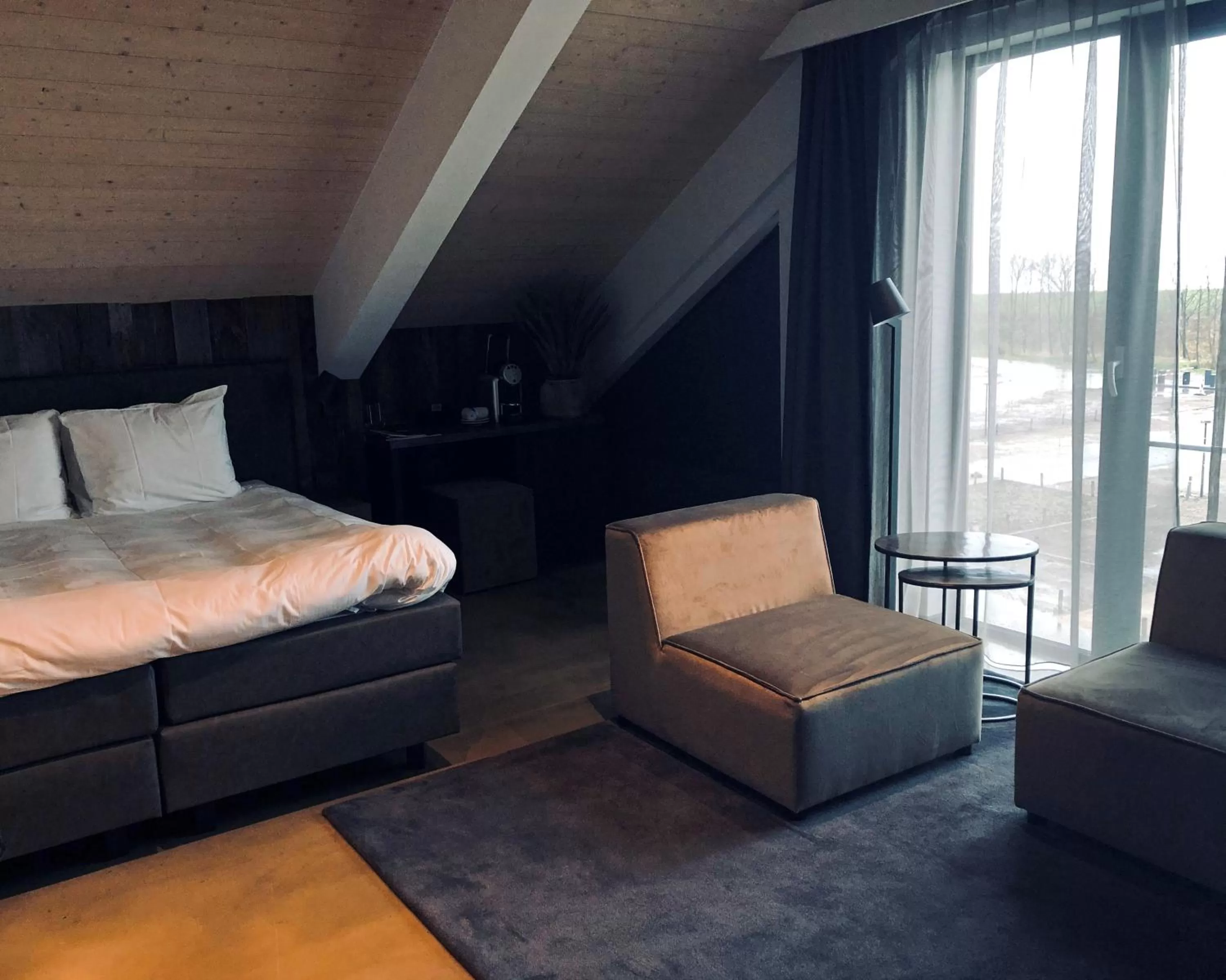 Bed in Waterrijk Oesterdam Hotel