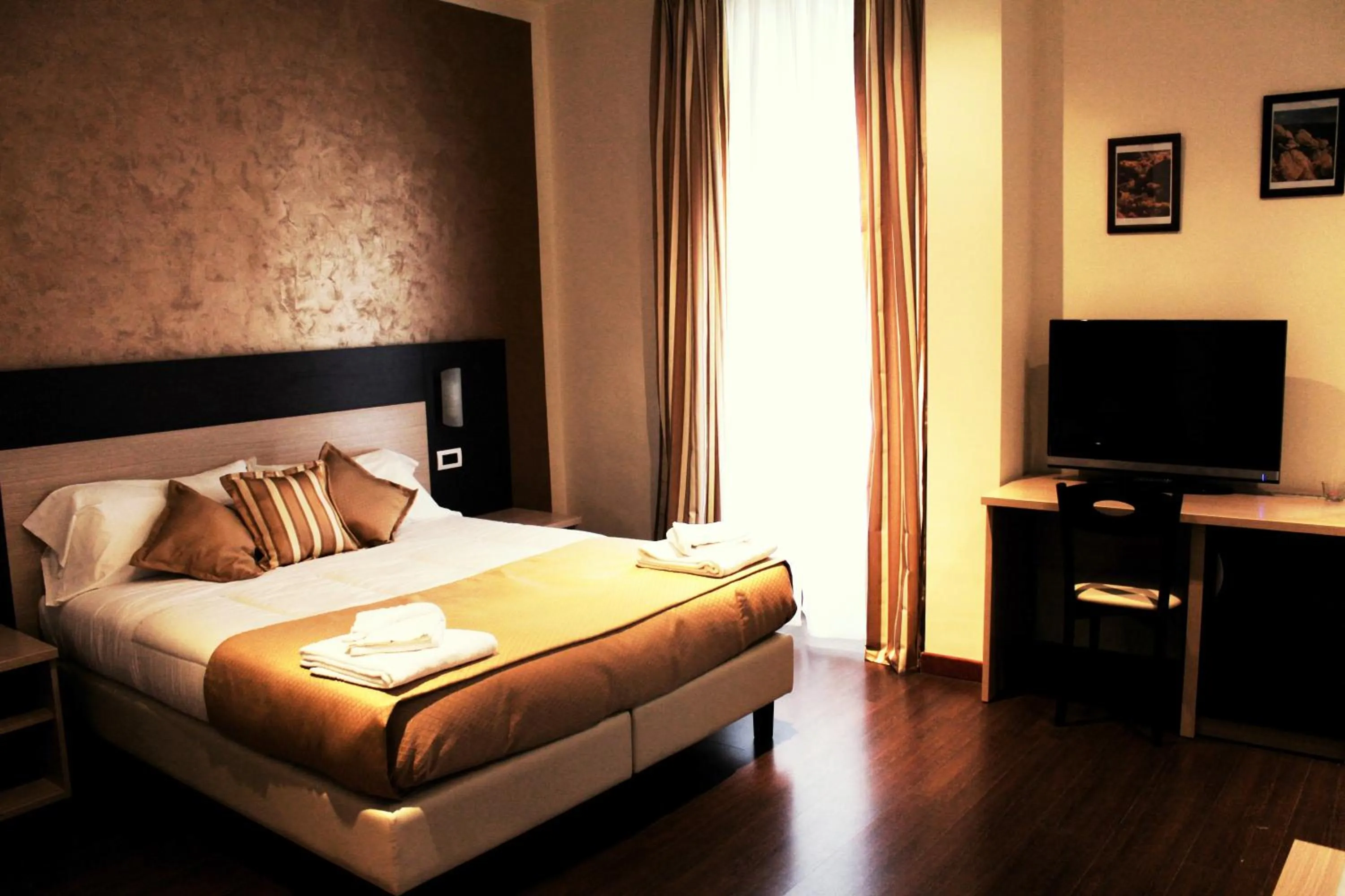 Photo of the whole room, Bed in B&B Marbò Florence