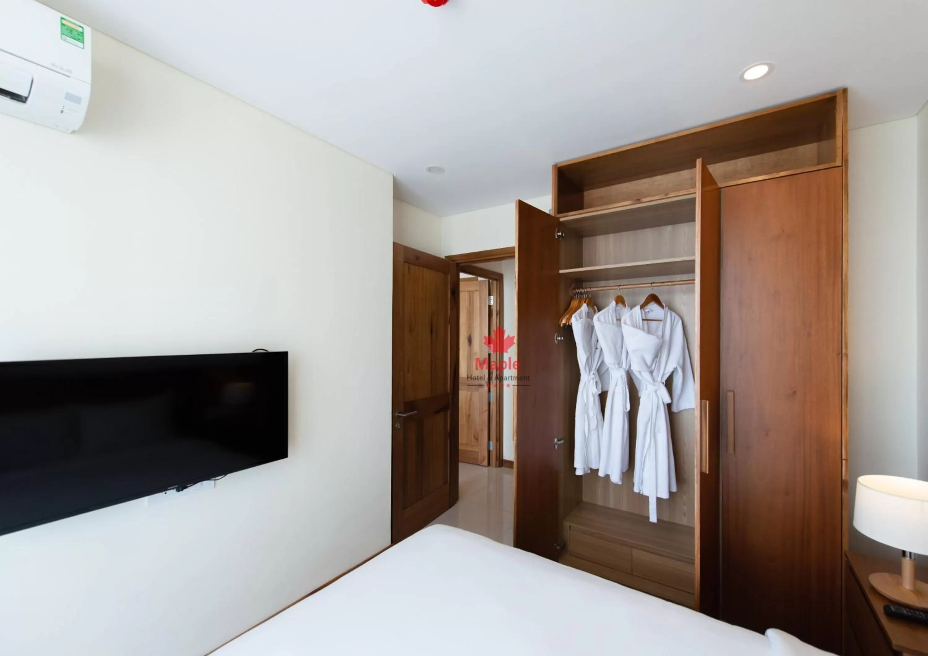 TV and multimedia, Bed in Maple Hotel & Apartment