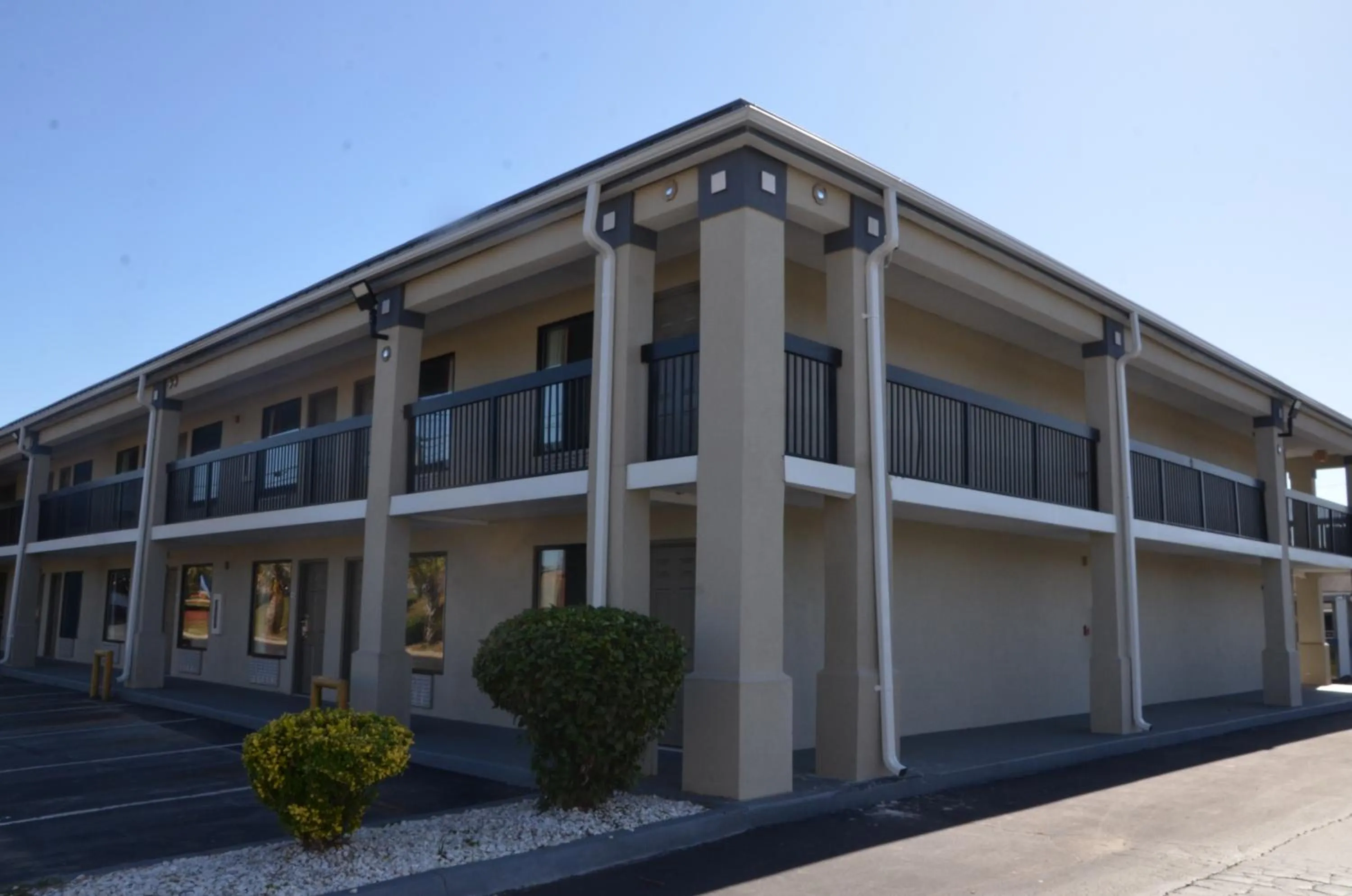 Property Building in BAYMONT INN