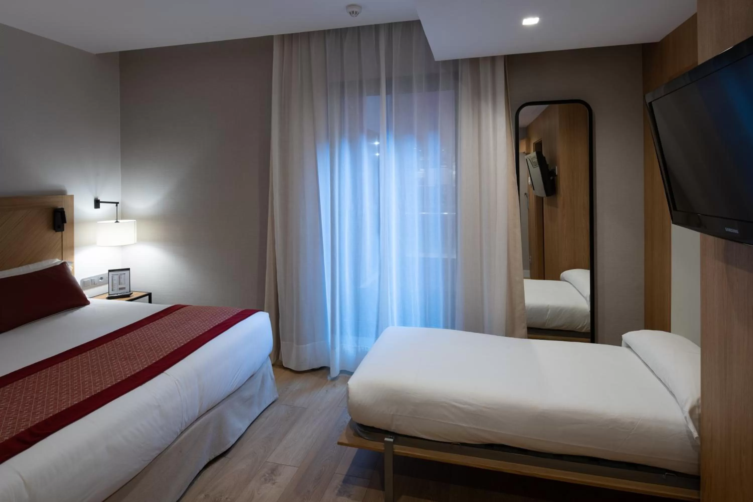 Triple Room (3 Adults) in Catalonia Eixample 1864