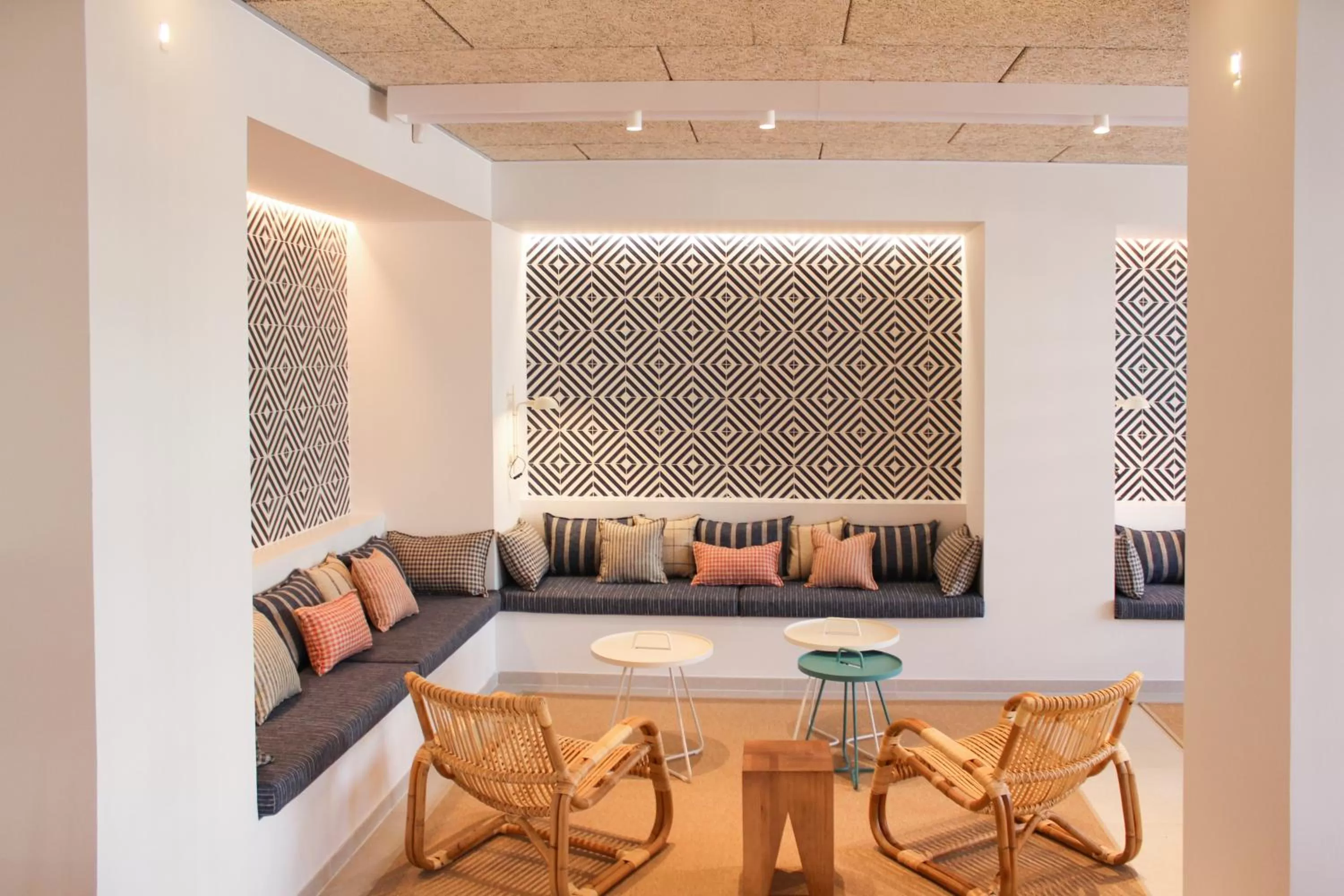 Lounge or bar in Blaumar Hotel