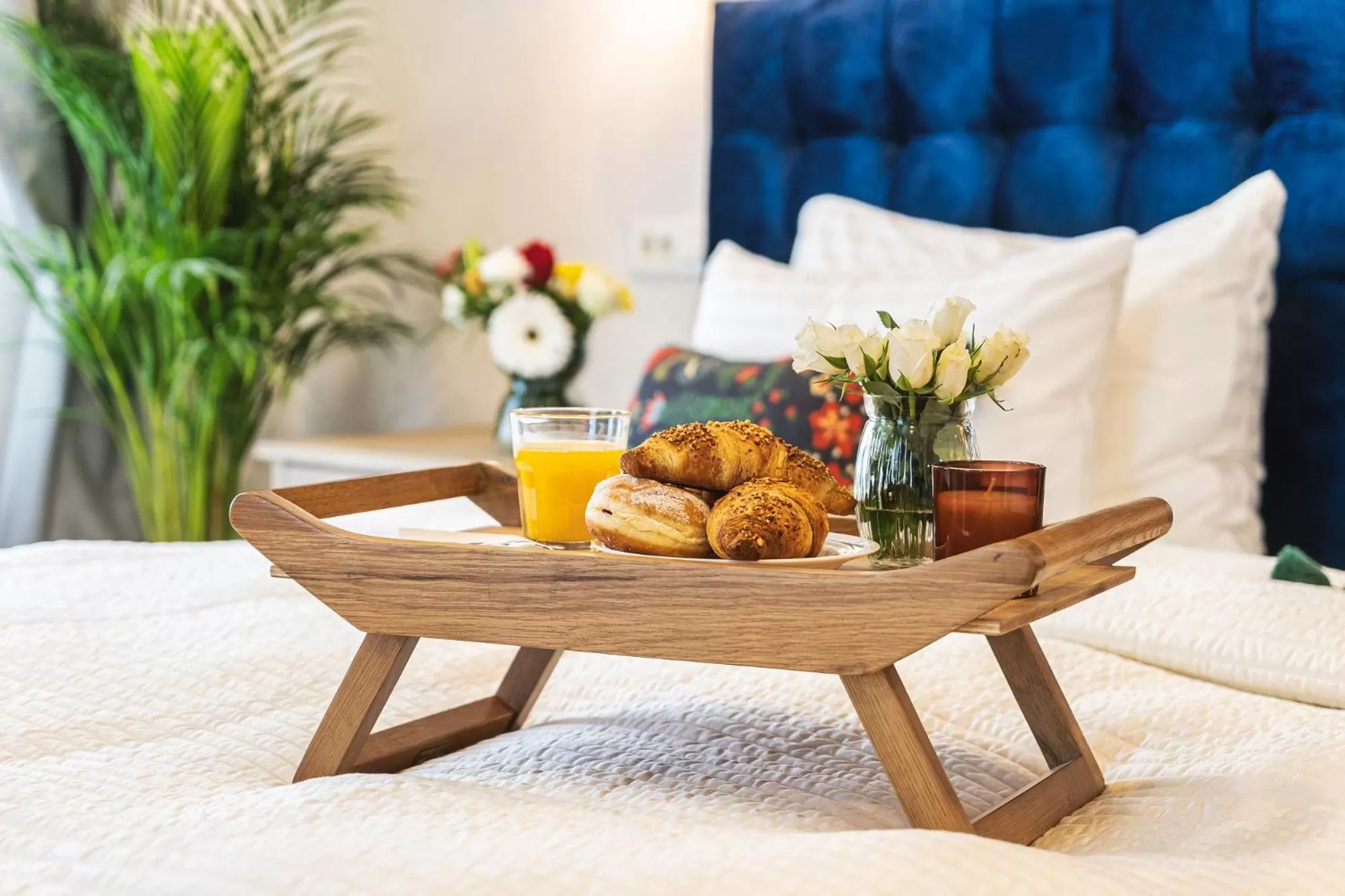 Food, Bed in Nikolas Haus Central Location with Free Parking