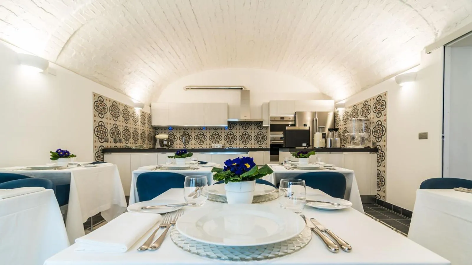 Breakfast in Cafe Bleu Relais