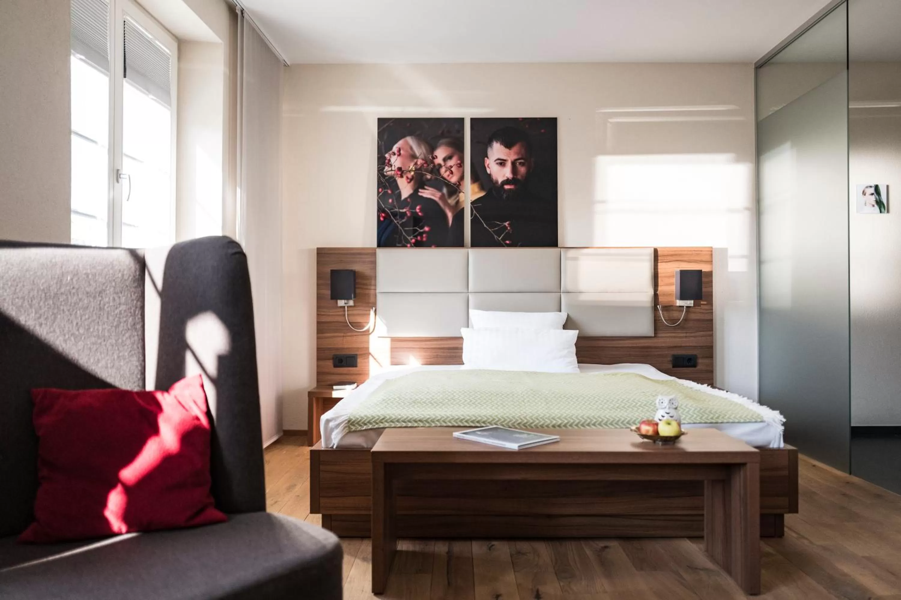 Bed in Kunsthotel "Drei König" am Marktplatz Stadt Lörrach