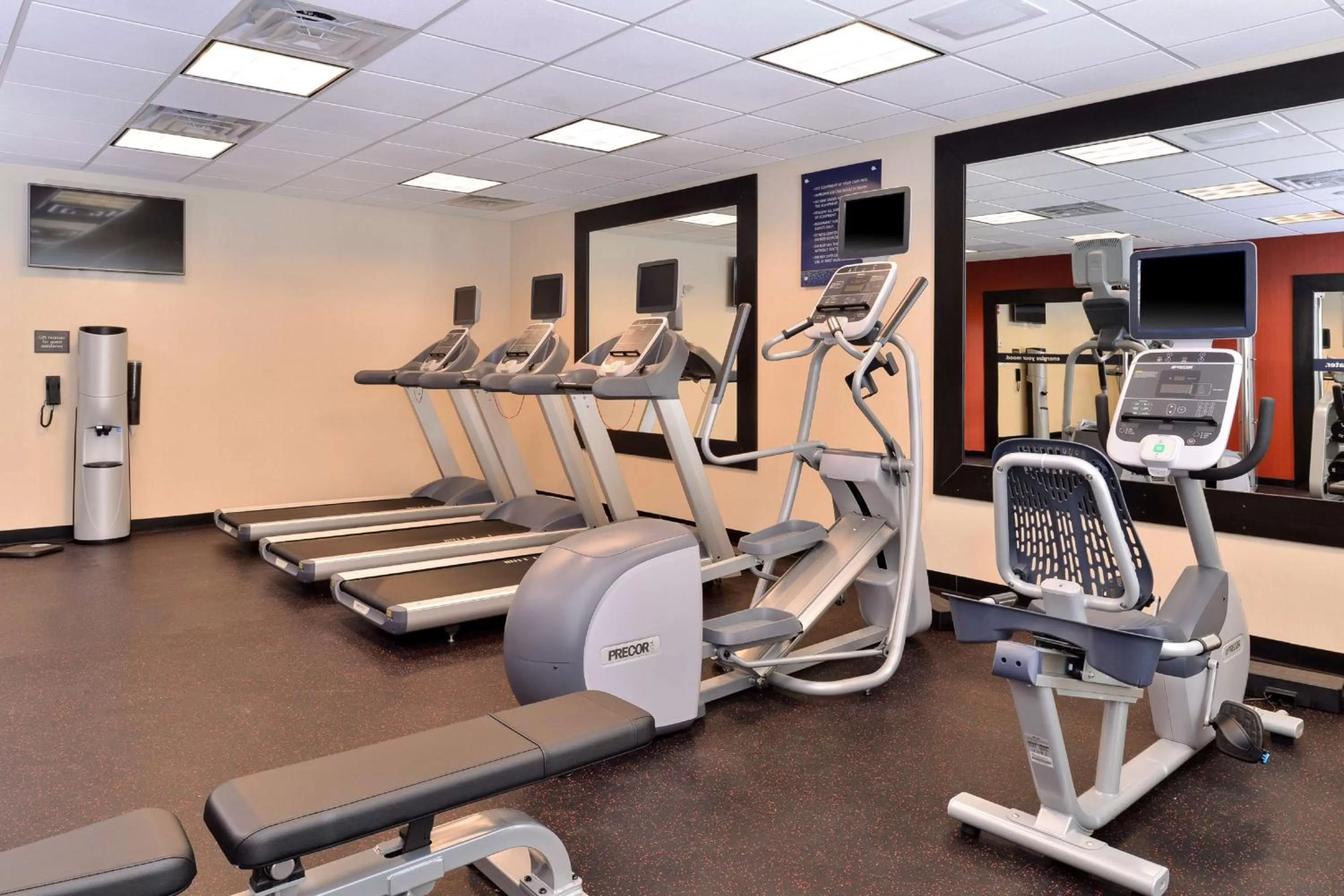 Fitness centre/facilities in Hampton Inn Rome