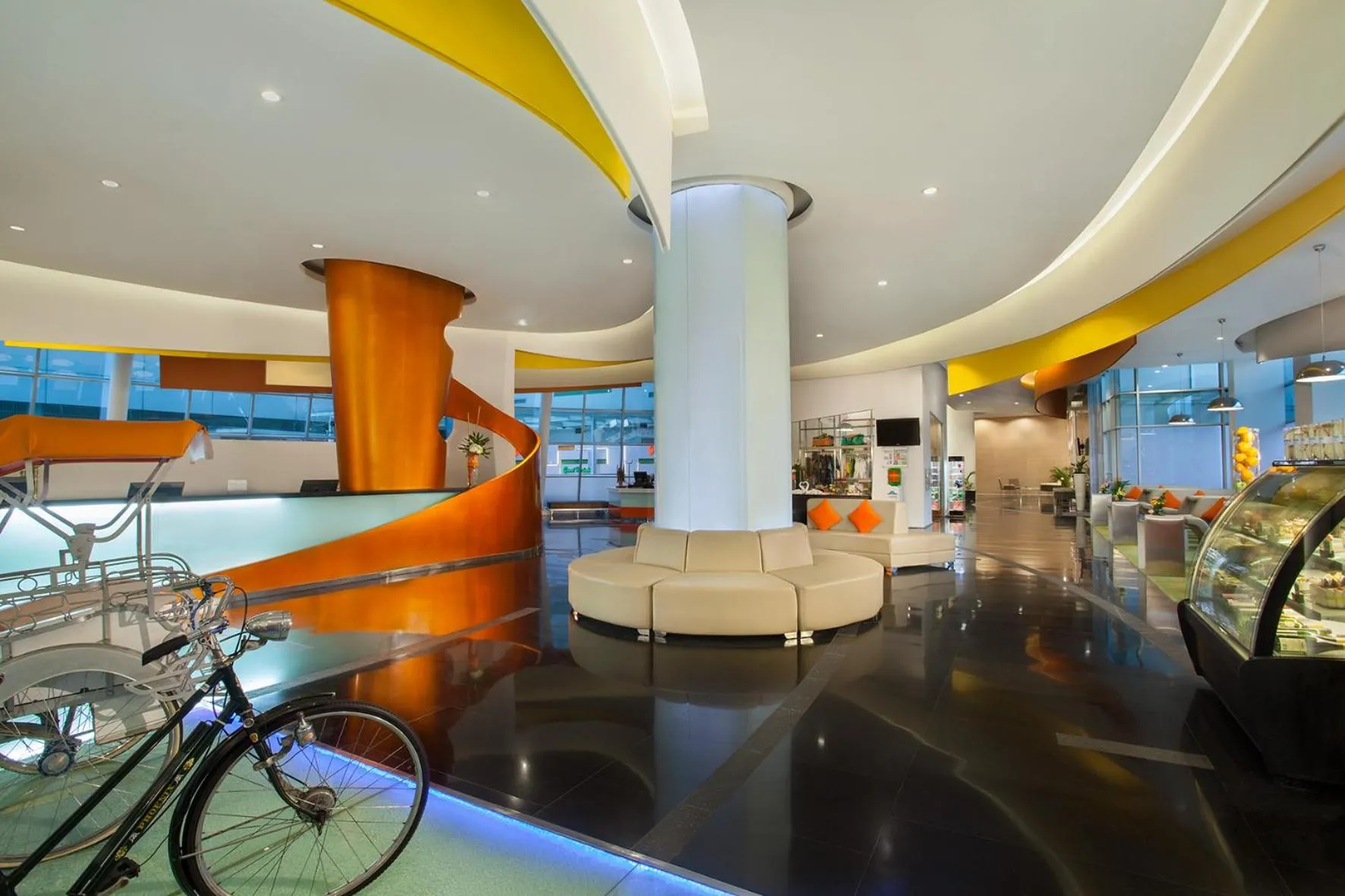 Lobby or reception in HARRIS Hotel & Convention Festival Citylink Bandung