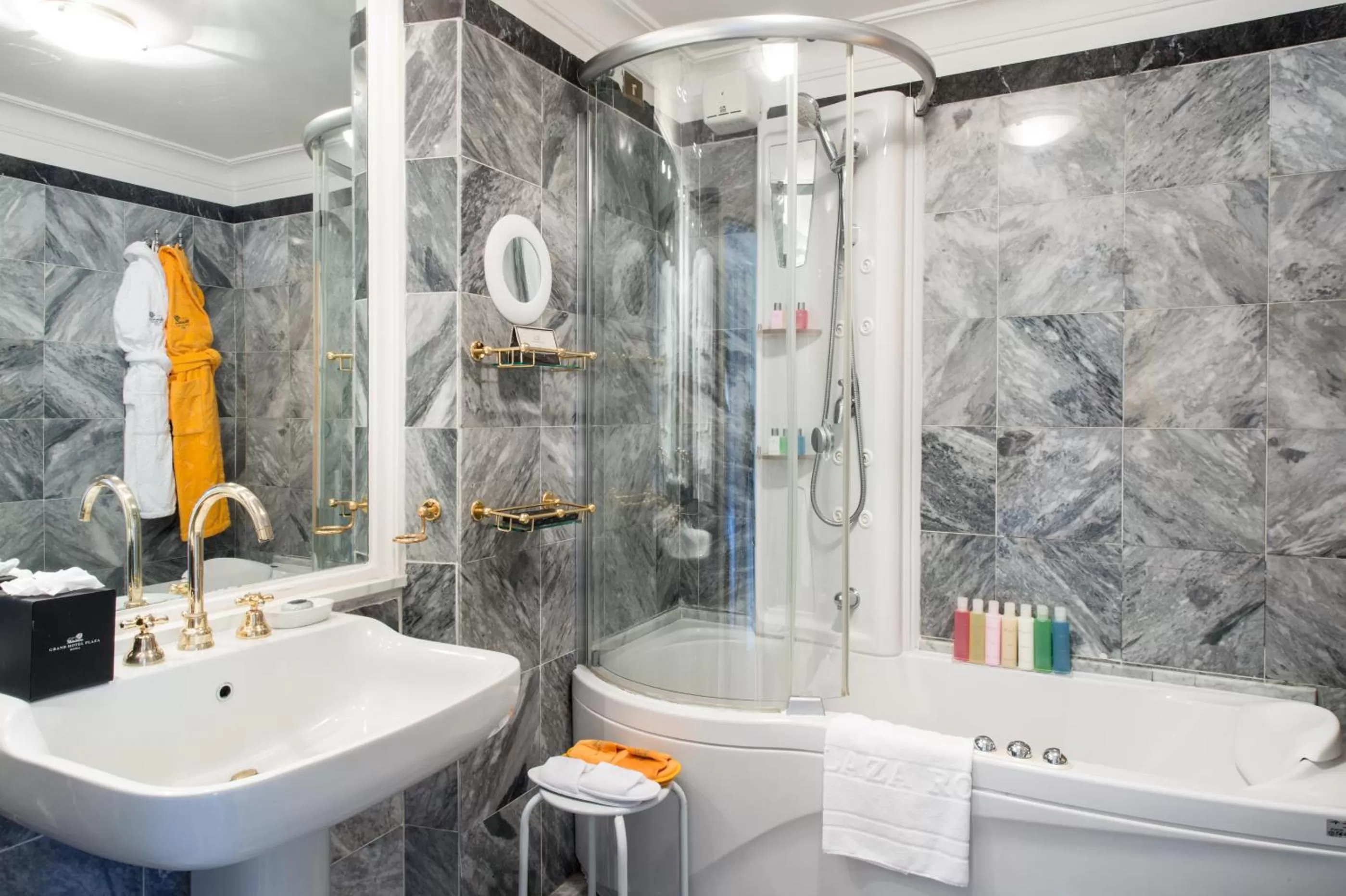 Bathroom in Grand Hotel Plaza