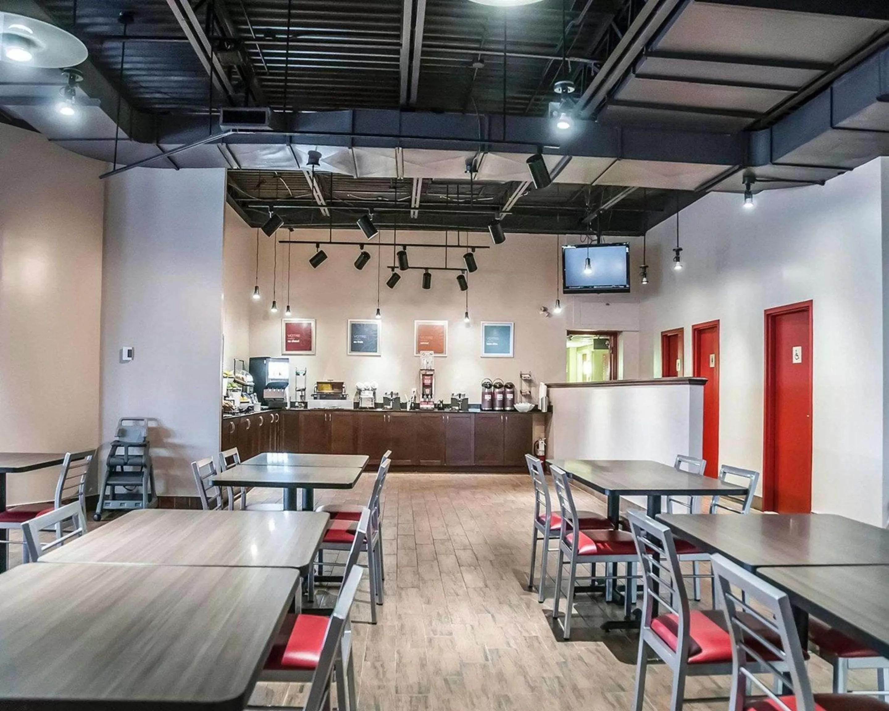 Restaurant/places to eat in Comfort Inn