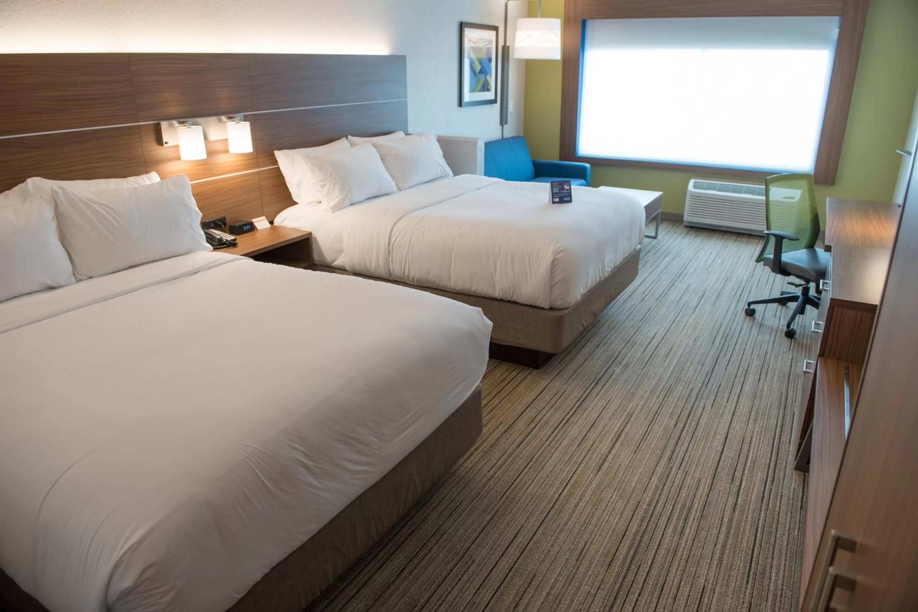 Photo of the whole room, Bed in Holiday Inn Express & Suites Dayton North - Vandalia by IHG