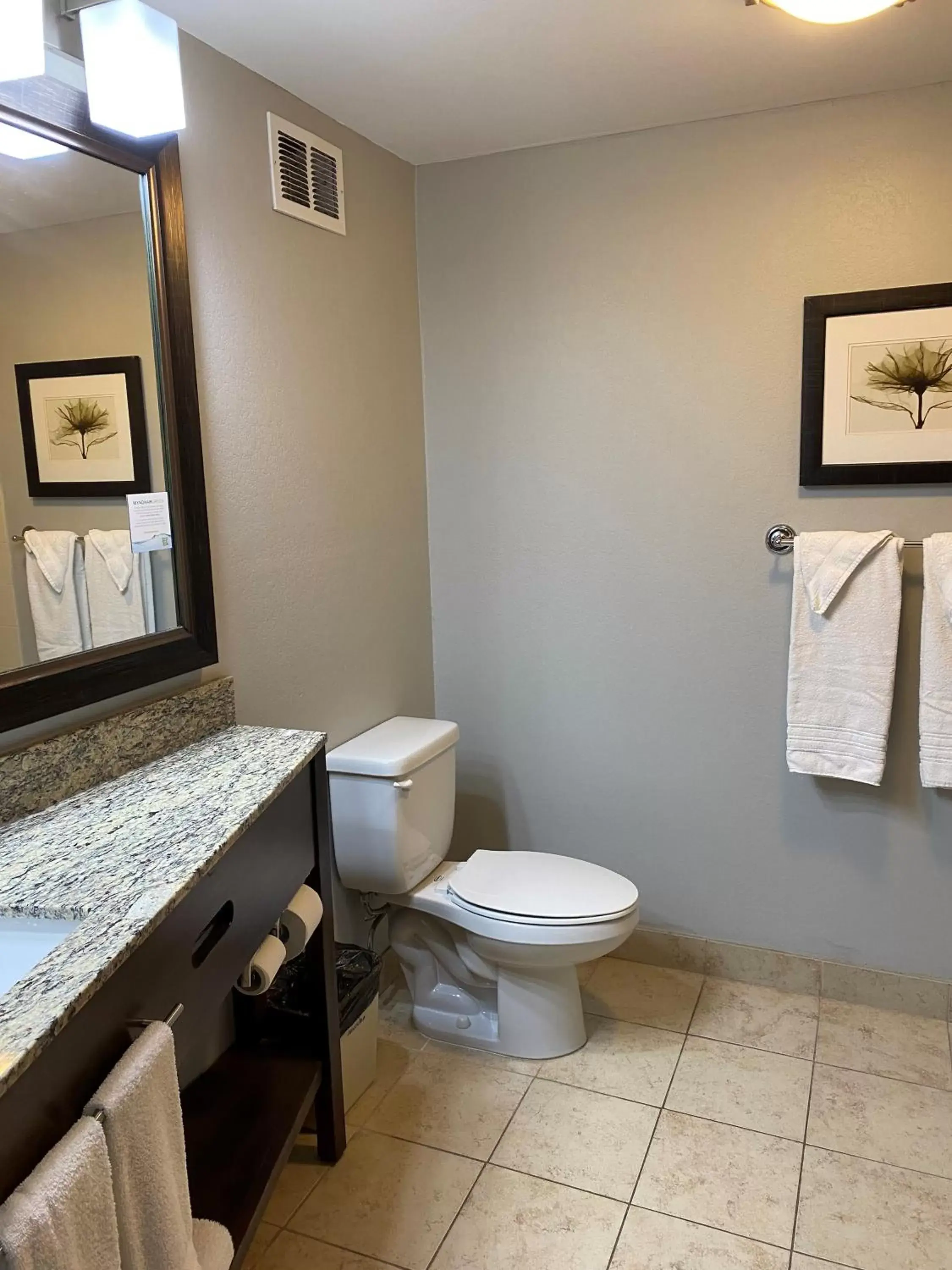 King Suite - Non-Smoking in AmericInn by Wyndham Algona King Suite - Non-Smoking in AmericInn by Wyndham Algona