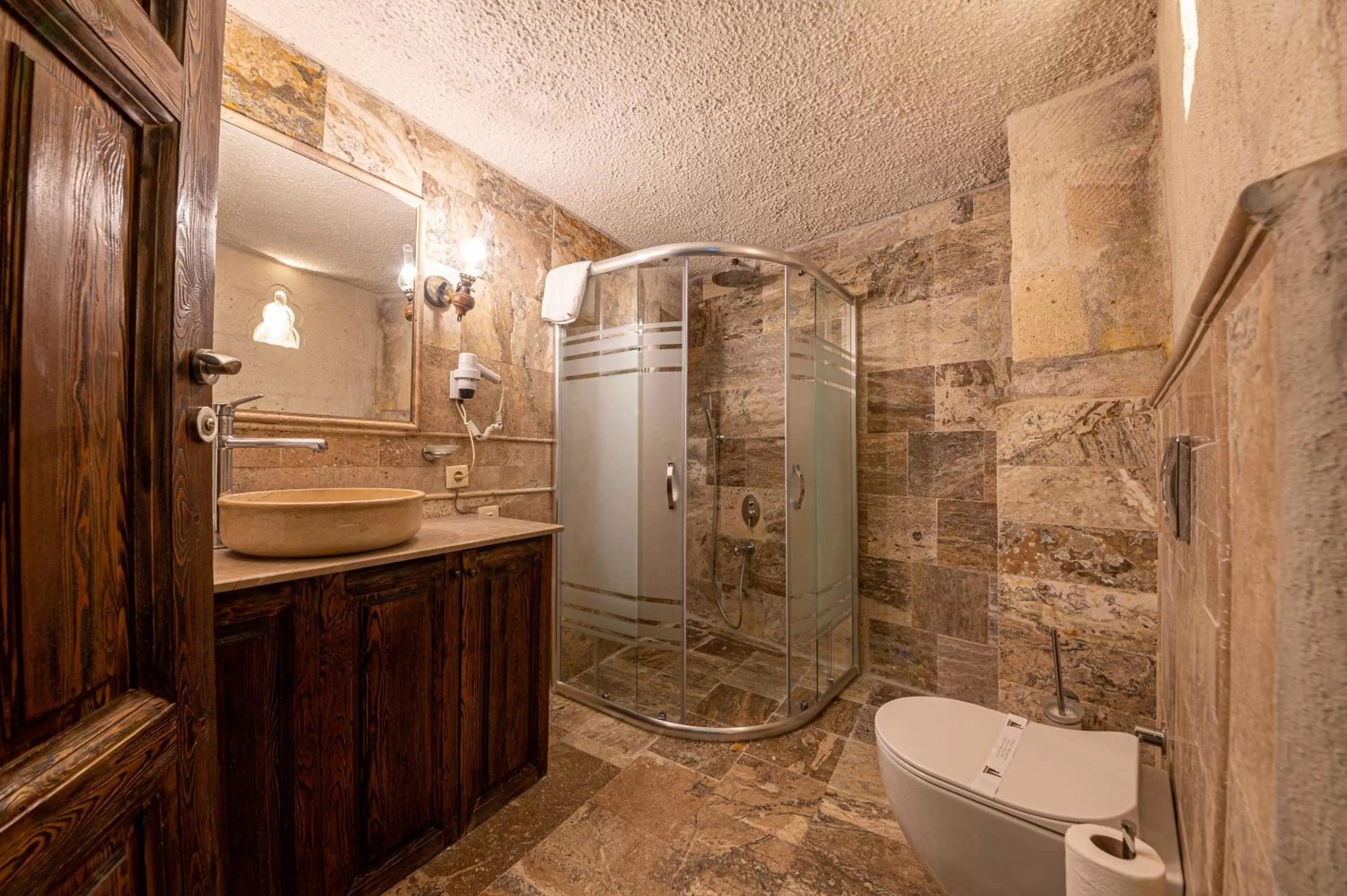 Shower in Hidden Cave Hotel