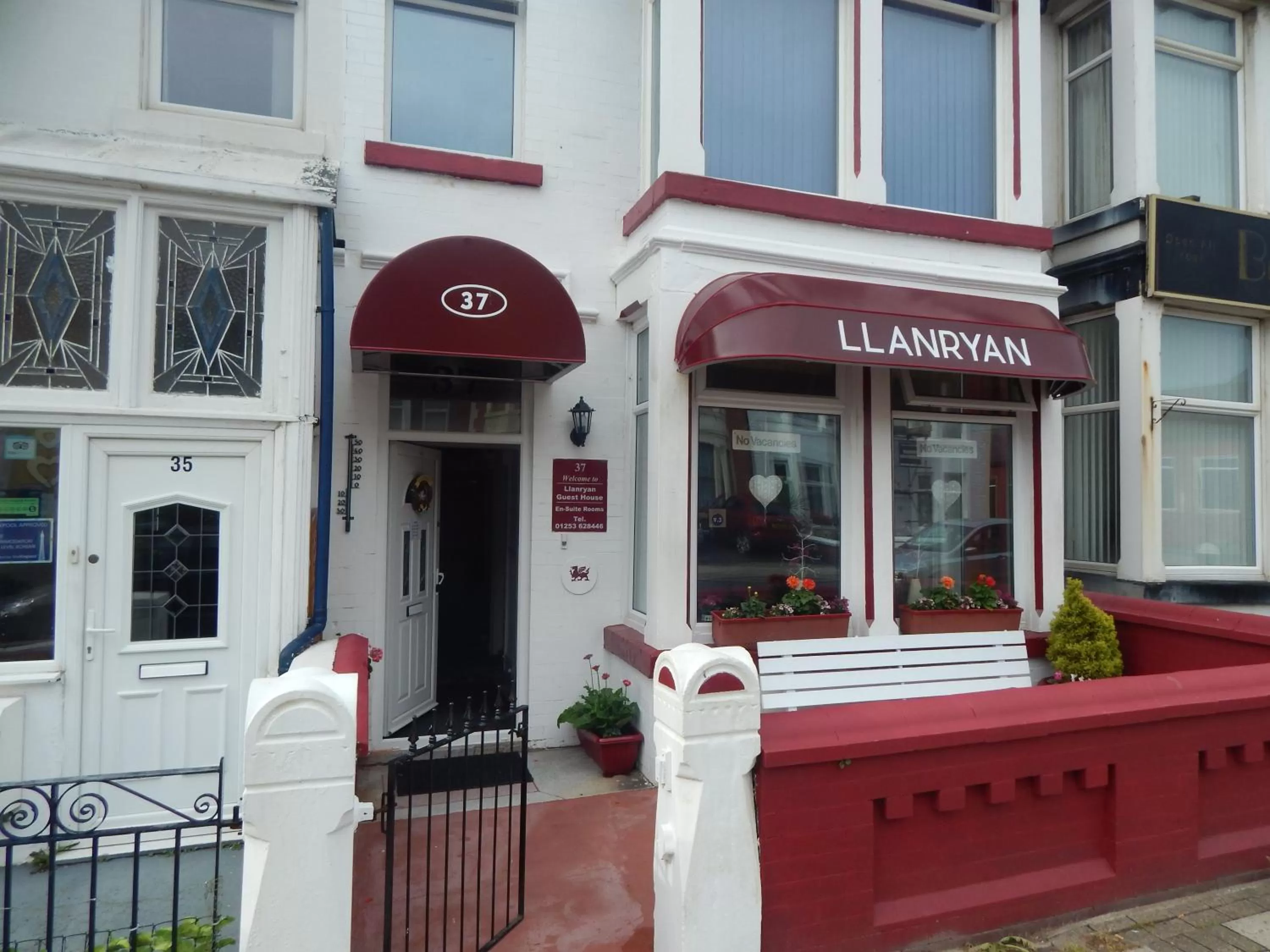 Facade/entrance in Llanryan Guest House
