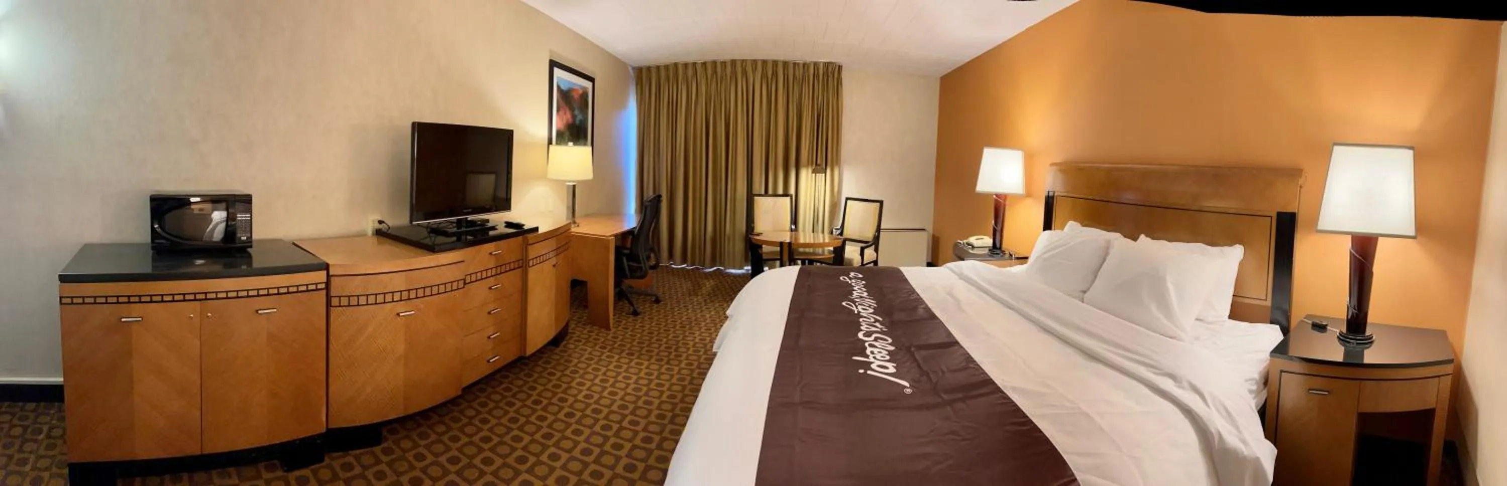 Photo of the whole room, Bed in Bradley Inn