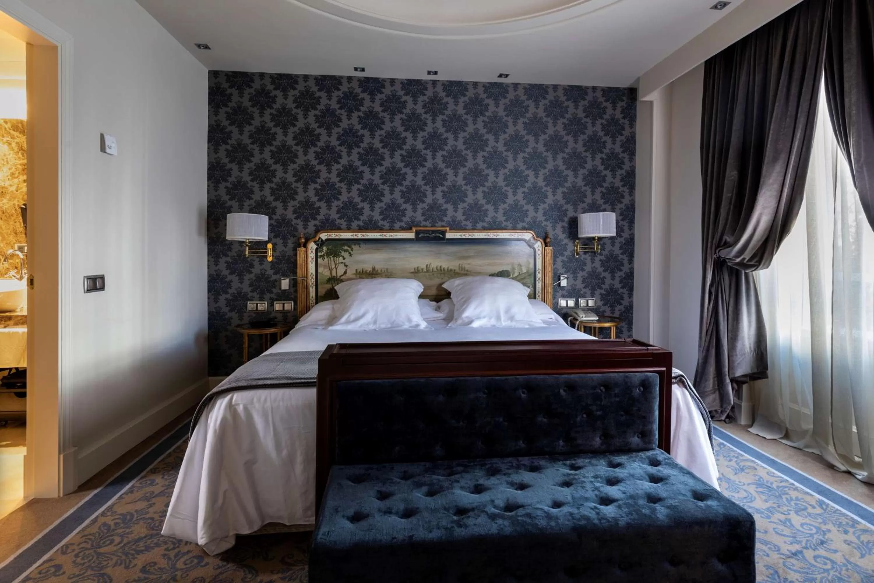 Photo of the whole room, Bed in Wellington Hotel & Spa Madrid